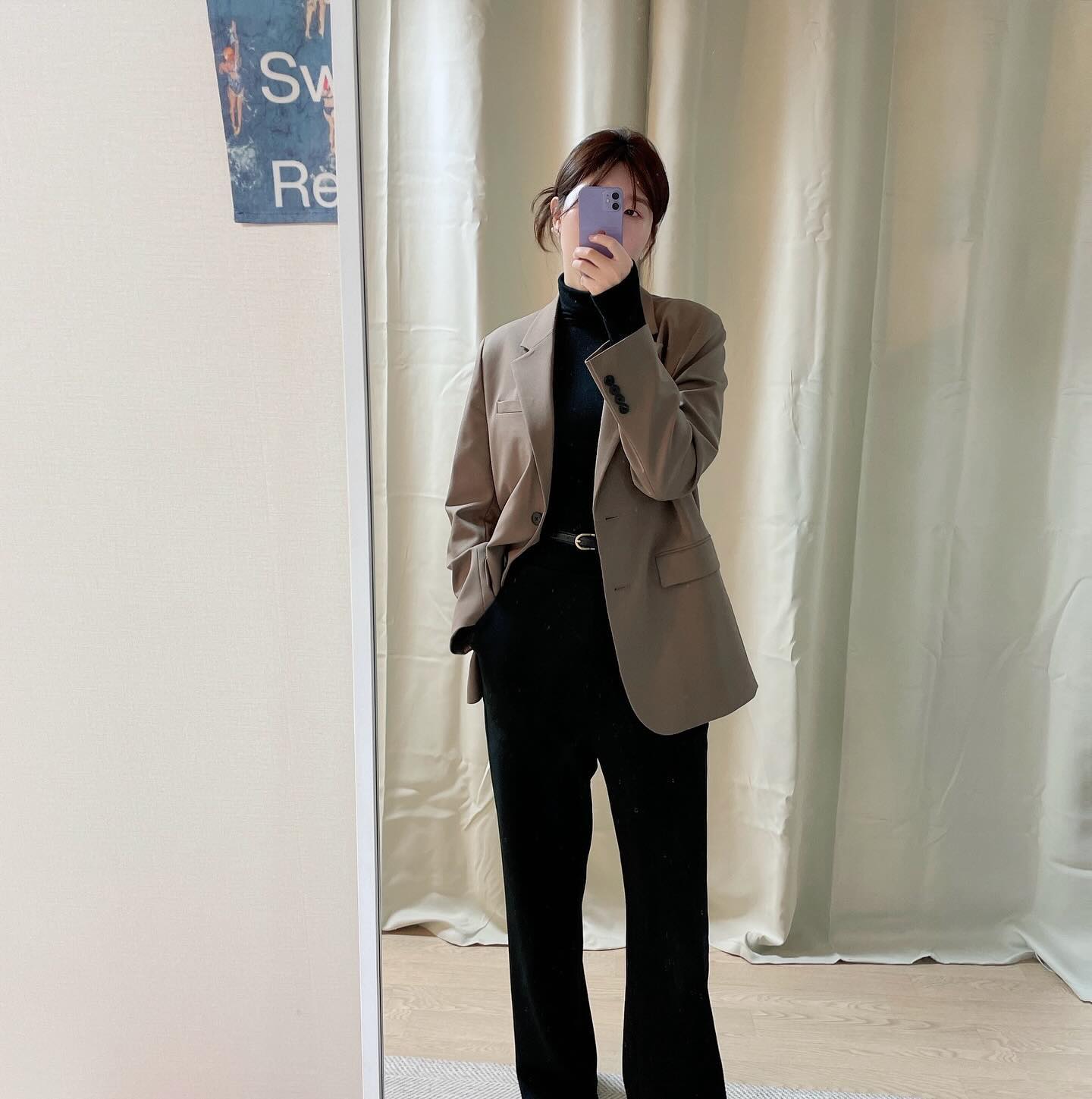 #출근룩 #직장인코디 🤎

오랜만에 자켓 입고 출근
폴라티 + 슬랙스에 벨트로 포인트 주기
얼른 날풀려서 자켓만 입고 출근하고 싶어요.
현실은 추워서 롱패입고 나감 껄껄 🤧🔥

➰코디 정보
아우터 - musinsa_standard 
바지 - slow.and 
벨트 - laminez_official