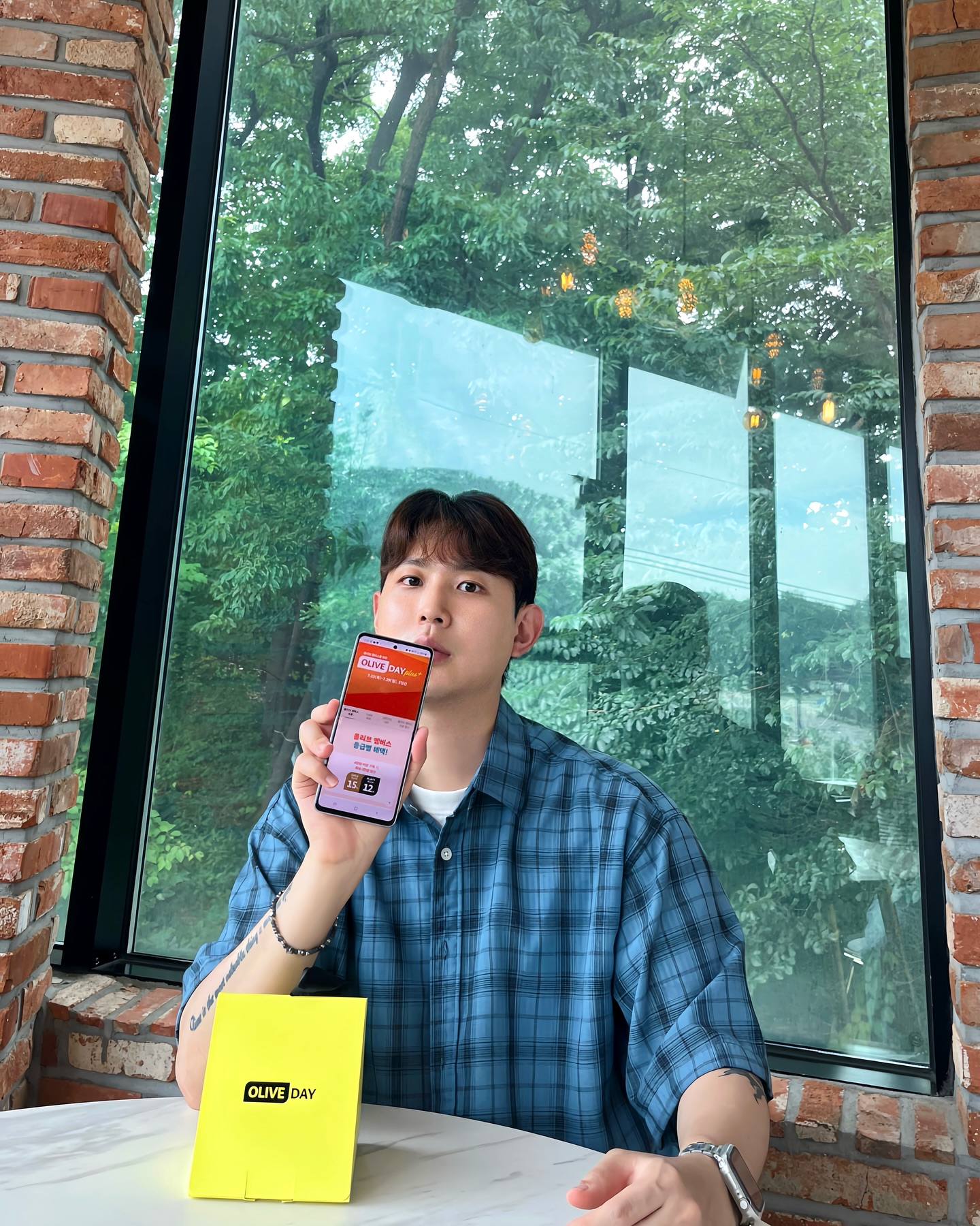 #유료광고 oliveyoung_official 

매월 25-27일 3일만 진행하는 올리브데이가
7월에는 29일까지 5일간 프로모션 진행 및 혜택 UP!

1만원 이상만 구매하면 OLIVE DAY 박스를
등급별 증정품으로 추가로 받을 수 있어요 ㅎㅎㅎ

온/오프라인 전부 3만원 이상 구매 시
LUXE EDIT BOX를 GET 할 수 있어요😍

지금 올리브영 공식 인스타그램을 통해
올리브 데이+ 이벤트를 확인해 보세요!!!!!!
댓글 이벤트 정답 맞추면 스페셜 굿즈까지 받을 수 있네요🤩

등급별 할인 쿠폰 4만원 이상 구매 시, 
최대 2만원 할인 (골드 올리브 15%, 블랙 올리브 12%)

3만원 이상 구매 시, 그린 올리브 10%, 
핑크 올리브 3천원, 베이비 올리브 2천원 할인

#올리브영 #올리브데이플러스 #올리브데이 #올리브영꿀팁 #올리브영오특 #올영데이 #올리브영쿠폰 #올리브영할인 #멤버십특가 #올리브멤버스