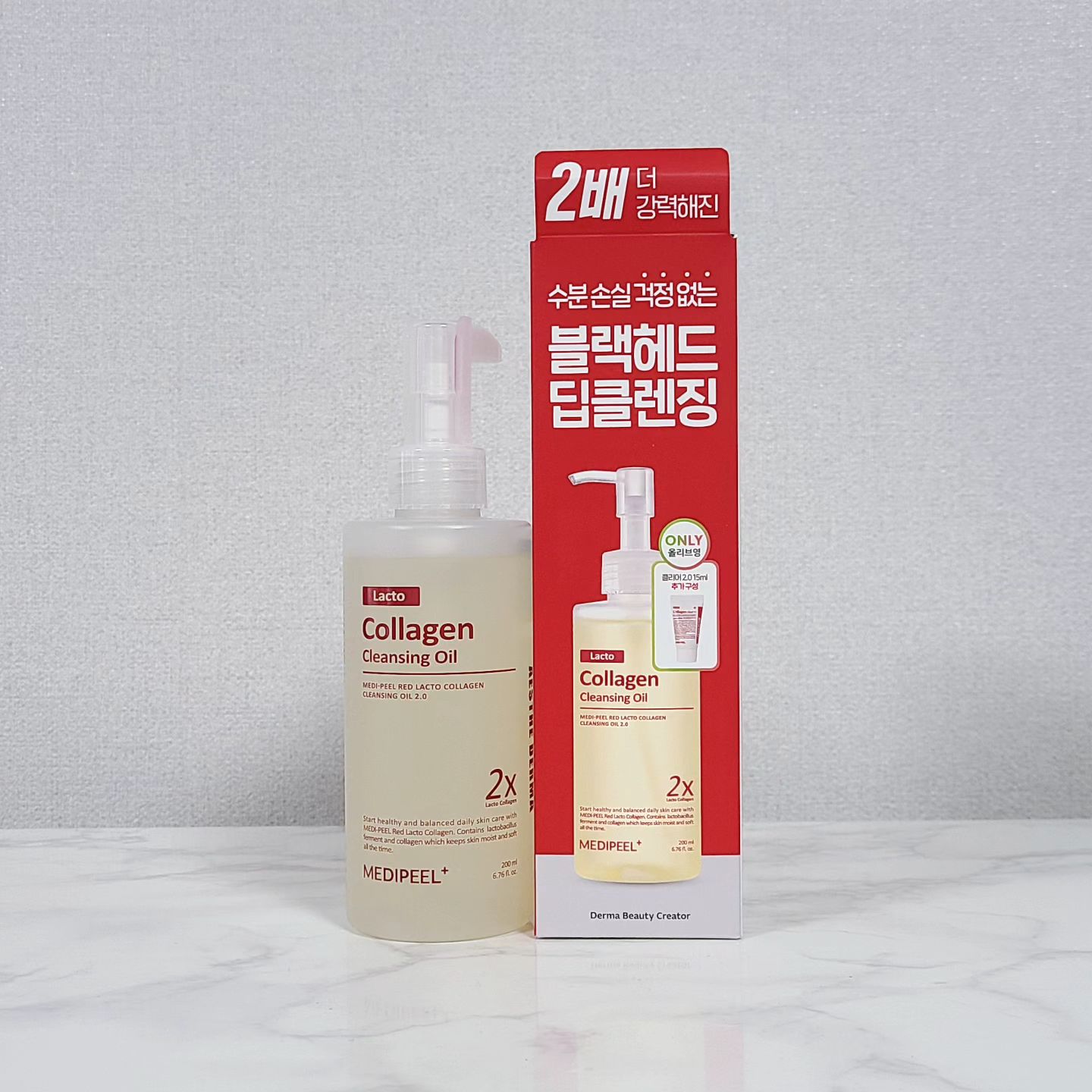 #광고
레드 락토 콜라겐 클렌징오일 2.0 200ml +  레드 락토 콜라겐 클리어 2.0 15ml

매일 하는 메이크업이기 때문에 평소, 세안에 더 신경을 쓰는데요!
특히 아이메이크업은 워터프루프 타입을 선호하는지라 1차 세안은 꼭 클렌징오일을 사용하고 있어요.
저는, 화장도 잘 지워주지만 블랙헤드도 부드럽게 녹여주는 모공 전용 블랙헤드 딥 클렌징오일로 세안하고 있는데욥ㅎㅎ

워터프루프 메이크업 세정력 94.29%! 를 자랑하는 뛰어난 세정력에
모공 겉부터 속까지 부드럽고 깔끔하게! 
모공 케어를 위한 락토 콜라겐 성분 함량을 2배 증가시킨
 '모공 전용 블랙헤드 딥 클렌징 오일'인 "레드 락토 콜라겐 클렌징오일" 이랍니다🙂

식물 유래 오일 80%로 촉촉하고 부드럽게 클렌징 할 수 있구요ㅎㅎ
눈 시림이 심해 눈가 자극이 없는 제품을 선호하는 저도 안심 클렌징 할 수 있는 아이랍니당ㅋㅋ
안자극테스트&피부 자극 테스트를 완료한 진짜 순한 클렌징 오일이라 넘 편해요❣️

또 아이메이크업, 립메이크업도 한방에 슉! 지워내는 강력해진 세정력과
블랙헤드 제거 25.31% 및 모공 속 피지 노폐물 세정력 9.12%로 
말끔하게 딥클렌징 할 수 있어 모공&피지 케어도 데일리하게 할 수 있어 편하더라고요ㅎㅎ
세안 후 당김없이 피부결이 보드랍고 매끈매끈 촉촉해서 매일 사용하고 있어요 😆

기획으로 구성되어있는 클렌징도 순하면서 세정력이 뛰어나답니당!!ㅎㅎ

메이크업부터 모공, 피지관리! 먼지와 노폐물을 부드럽지만 말끔하게 세안해주는
메디필 레드 락토 콜라겐 클렌징오일 2.0♥️
요거 아주 물건이에요 ㅎㅎ

#메디필 #메디필레드락토콜라겐클렌징오일 #블랙헤드딥클렌징오일 #모공딥클렌징오일 #메디필클렌징오일 #메디필클렌징오일 #모공전용클렌징오일 #올리브영추천템 #딥클렌징오일 #올리브영클렌징오일 #올리브영클렌징오일추천 #모공케어 #모공클렌징오일 #kbeauty #kskincare #홈케어