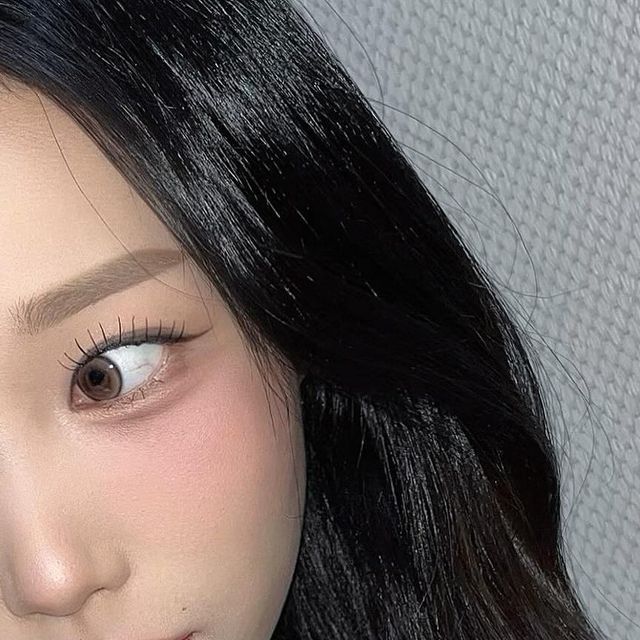 @kxuhxx on Instagram: "#제품협찬 💓New 원영렌즈💓 ⠀ ⠀ 장원영님의 인스타그램 아이디 @for_everyoung10 에서 영감을 받아 만들어 졌다고 하는 #포에버영크리스틴 ♥⠀ ⠀ 핑크•코랄빛 렌즈라 웜