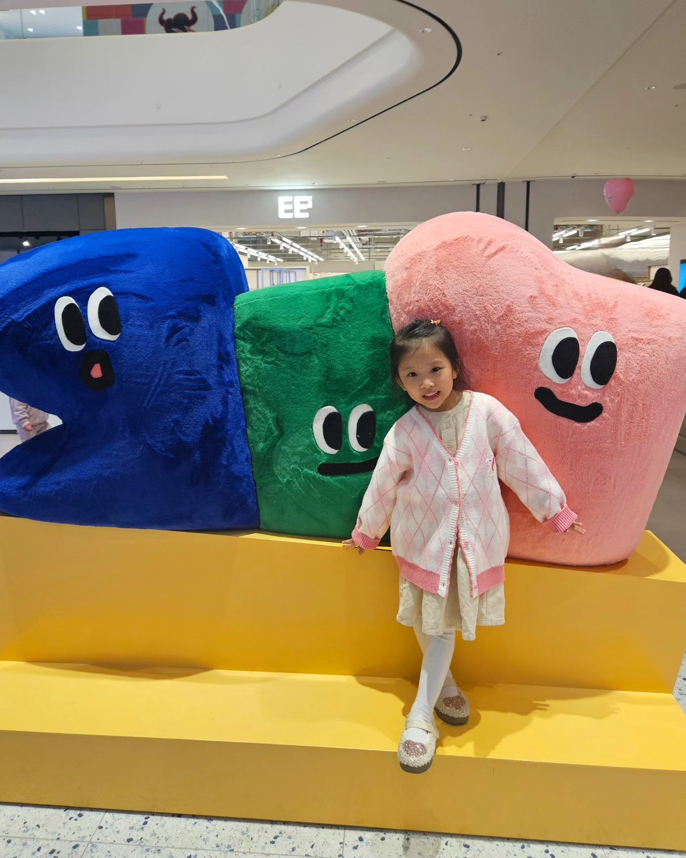 ⁣
_우리딸#독사진 퍼레이드✨️⁣
⁣
⁣
예전에는 #사진 찍어달라고 애원해야 찍어줬는데!⁣
이젠 연우 찍어주고 있으면 왜 내사진은 안찍냐며ㅋㅋ⁣
⁣
자기도 찍어달라며 예쁜곳 발견하면 여기서 찍어줘⁣
저기서 찍어줘 이야기해주는 덕분에 공주님 사진 한가득:)⁣
⁣
더 크면 안찍어준다고 하겠지ㅜ 평생 엄마의 모델이 되어줘~⁣
⁣
⁣
⁣
⁣
#사진모아보기⁣
#7살#우리딸 _기록 ✏️