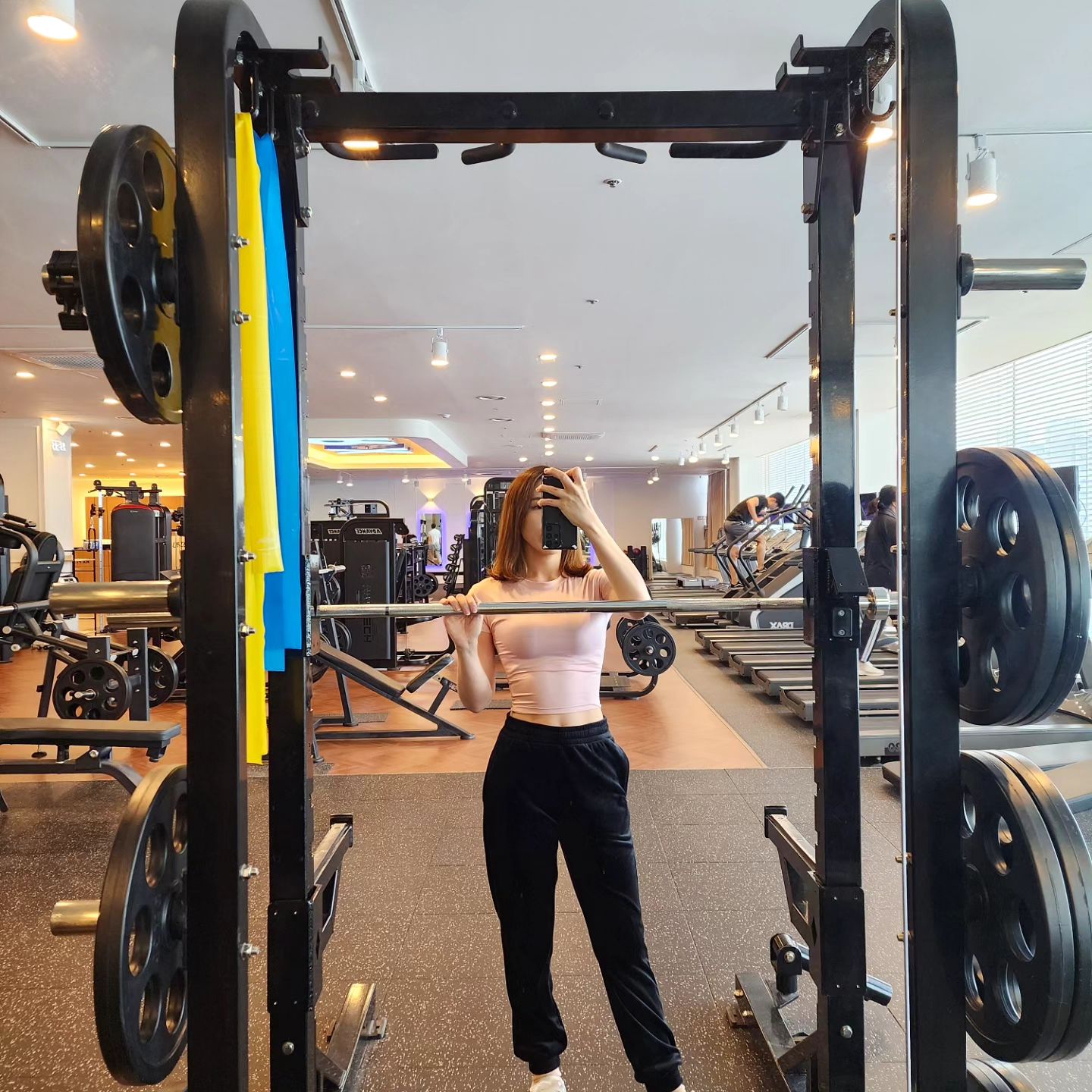 #협찬 #뚝딱쉐이크

협찬이지만 완전 추천하는 쉐이크 소개나갑니다.

물만 넣어도 잘 섞이는 뚝딱쉐이크 소개드려용👍

냉수 넣어도 잘섞이고 특히 오독오독 씹히는 오트초코볼이 넘 맛나네요 ㅎㅎ

기존 병아리콩 맛에 이어 새로 나온 신제품이라 하는데 진한  코코아맛이 나면서 단백질쉐이크 특유의 느끼함이 없어서 꾸준히 섭취 가능한 쉐이크라 할 수 있습니다. 

60g인데도 든든하고 단백질함유량도 높고
11가지 비타민 미네랄도 함유되었다고 하니
바쁜 직장인들에게는 완전 딱이지용
.
.
.
#협찬 #식단관리템 #뚝딱쉐이크 #뚝딱쉐이크초코 #초코쉐이크 #단백질쉐이크 #한끼쉐이크 #맛있는단백질쉐이크 #단백질추천 #쉐이크추천 #식사대용 #아침식사대용 #식단관리 #바프식단 #다이어트쉐이크 #체중조절쉐이크 #운동필수템 #운동간식추천 #단백질음료 #아침쉐이크 #뚝딱 #운동하는여자 #헬스타그램