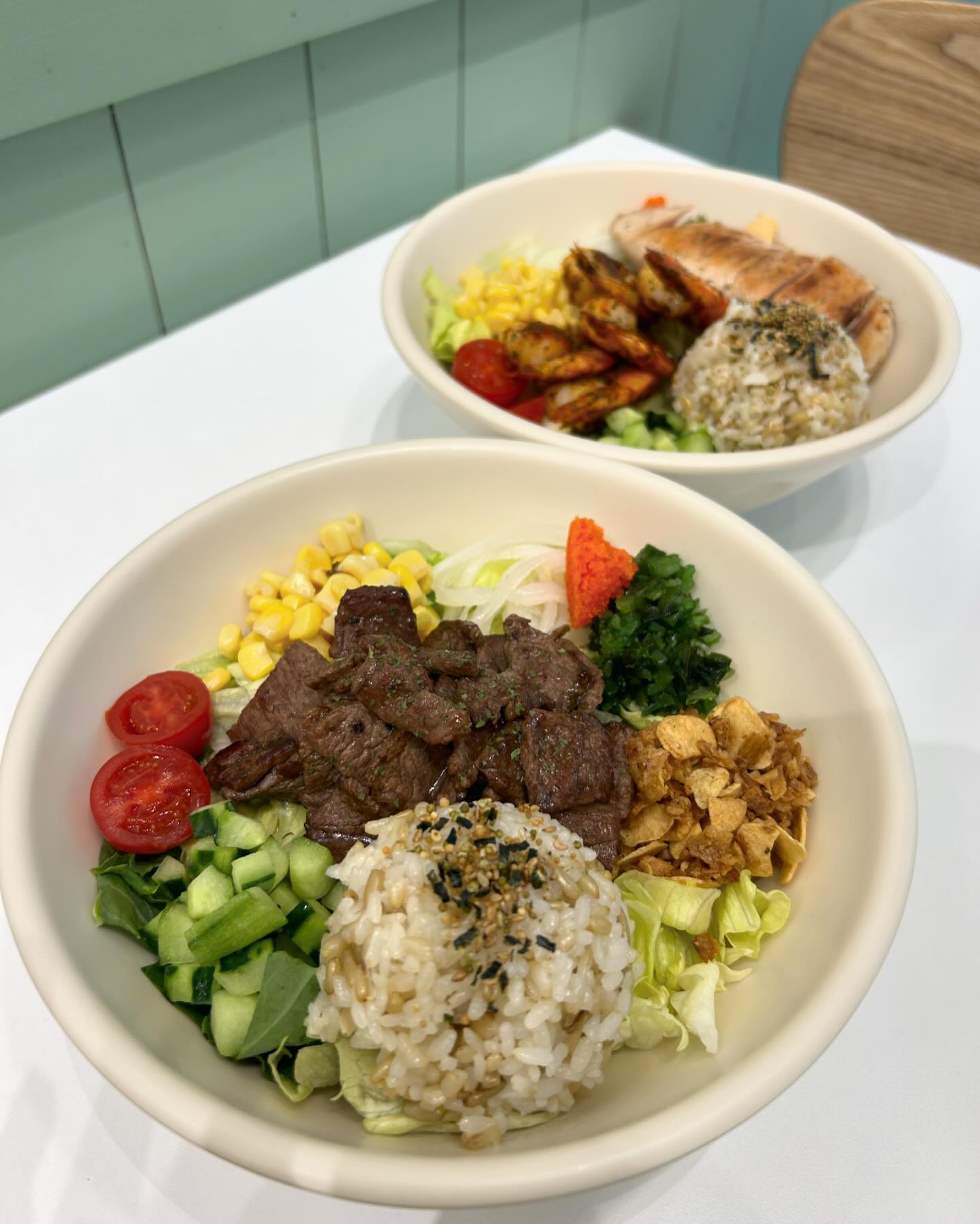 쉬는 날도 비우는 재미 🫶🏻 
#샐러드바스켓대구죽전점  다녀왔어요 :)
센텀,경대점 이어 세번째 방문하는 제 최애 #대구샐러드맛집 !
소고기목심포케 + 쉬림프갈릭포케 (닭찌추가) 주문했는데
든든하고 토핑도 많고 야채도 신선하고 밥도 오래된거같지 않아 굳 👍
지하주차장 2시간 지원에 사장님도 친절해서 만족스런 #대구포케맛집 🥗
담엔 파스타를 도전해볼까나 ~

#대구샐러드 #대구포케