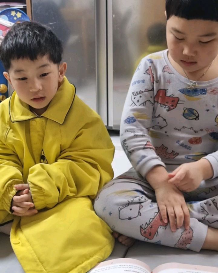 [축복하며 기도하기]
A형독감으로 주일 예배도 못간 첫째!
예수님과 함께하기로
함께 예배하기!

#사순절가족묵상단
#예수님과함께하기
#2024사순절
#사순절묵상
#두란노
#주의길을내게보이소서
#헨리나우웬 #40일묵상
#예수님과함께하기 #사순절
#어린이필사노트
#색칠하기 #필사 #어린이묵상
#믿음의가정 #믿음의삶
duranno_