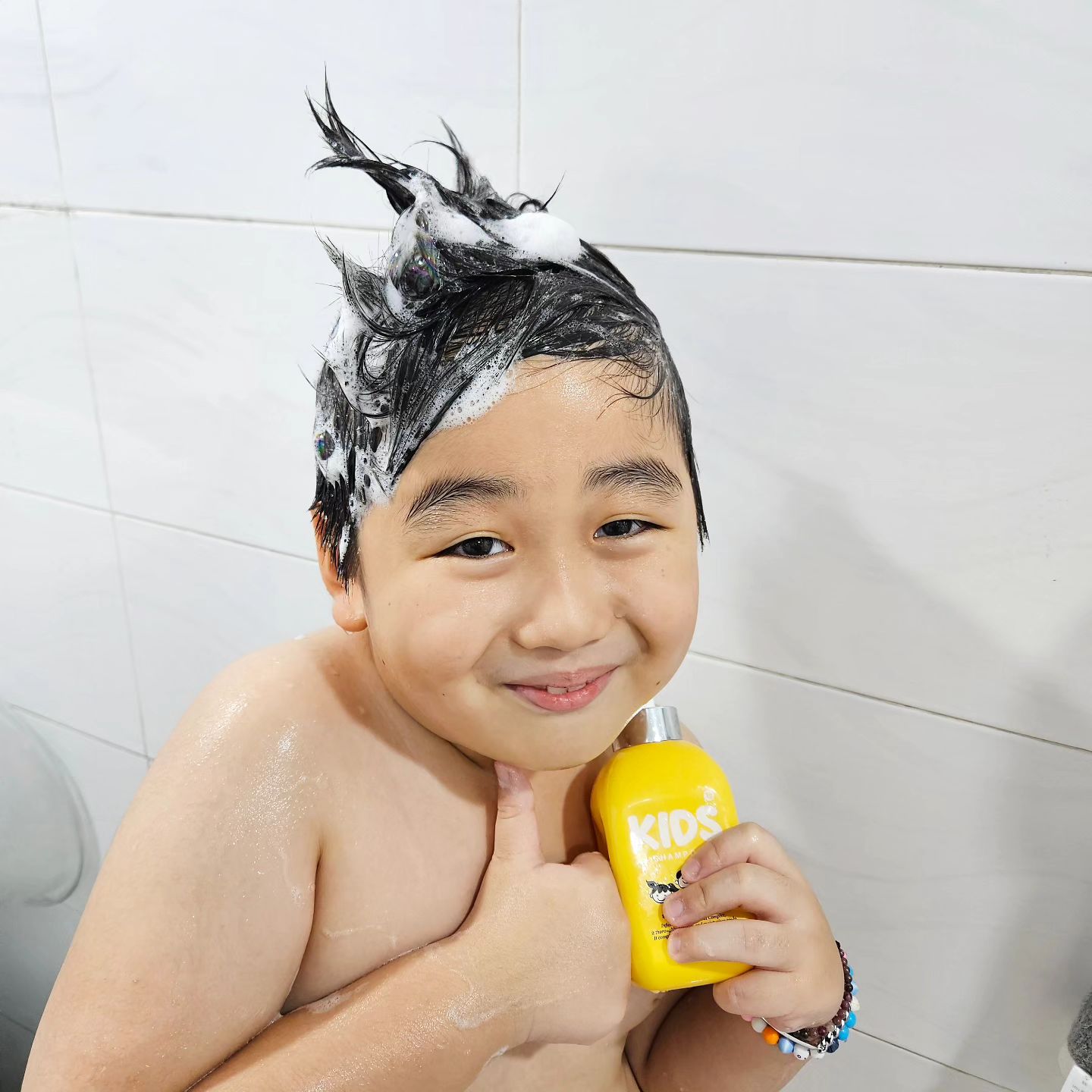 #키즈샴푸 요즘 사용하는건데 너무 좋음
눈에 자극없고 초미세먼지까지 세정력 짱굿
피부 저자극 우리 아들 소중하니깐 완료 제품
43가지 화학성분 무첨가에
향알러지 26종 불검출 키즈에 맞춤 성분들로
두피와 모발을 관리할 수 있어서 너무 좋음
.

엄마가 매일 씻기는데 좋은 제품이어야 손도
보호하고 ㅎㅎㅎㅎ순한 성분과 보습케어로
씻은후에도 촉촉함이 너무 좋앙~ 내손도 촉촉
꿀,귀리커넬, 복합추출물로 깨끗하고 건강한
두피와 모발에 영양감을 부여해주고 
보습효과 짱굿이라는사실~
식물유래 거품 성분으로 부드럽고 순하게 
두피 자극 최소화 거품도 풍성~ 
EWG ALL GREEN 안심 전성분
매번 사용하지만 너무 좋앙~ 아들 녀석도 이걸로
거품 장난치고 한참 거품 아직 좋아할 나이 물
놀이도 좋아해서 집에서 샴푸로 풍성하게 거품놀이
까지 마무리 해주시는 아들~^^ 안심 제품으로 
마음이 푹~ ^^ 너무 좋앙용~ 땀이 많아서 이제 조금
형 처럼?진한 냄새가 좀 나는 녀석
.
.
.
.
ts_sahmpoo_official 
.
#정수리샴푸 #어린이샴푸 #초등학생샴푸 #머리냄새 #초등여아샴푸 #초등남아샴푸 #초등샴푸 #유아어린이샴푸 #어린이샴푸 #유아샴푸 #TS키즈샴푸 #키즈샴푸 #TS샴푸