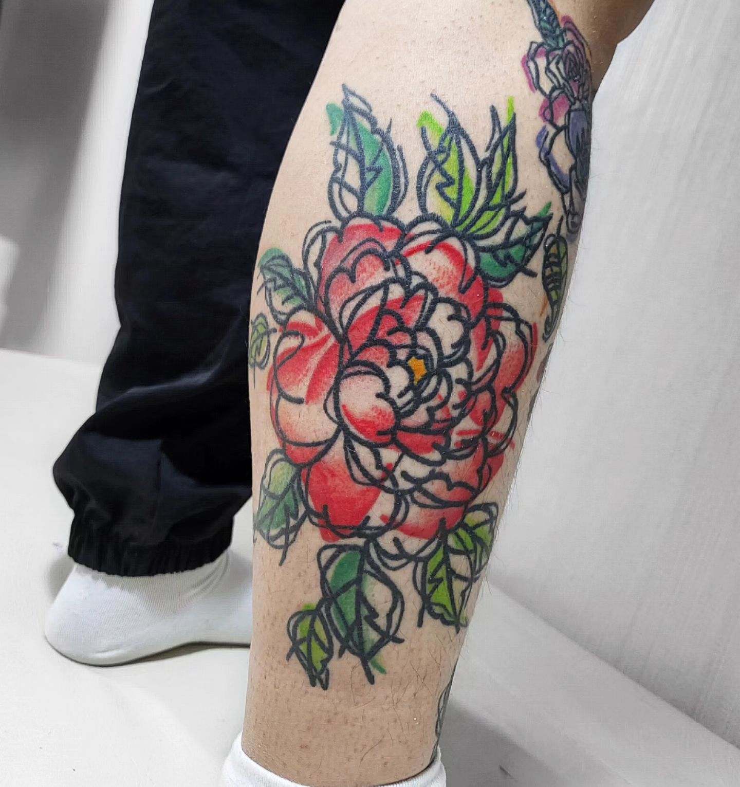 Healed ❤️💚
.
🇭🇰 HONGKONG Reservation Open 
<January >
DM 24h 💌 
.
.
.
#타투발색 #타투힐드 #여자종아리타투 #목단타투 #종아리꽃타투 #원주타투 #영등포구청타투 #원주꽃타투 #탄생화타투 #모란타투 #목단꽃타투 #원주카드결제타투 #원주타투수강 #비건타투 #카드결제타투 #hktattoo #tattoohk #hongkongtattoo #tattoomongkok