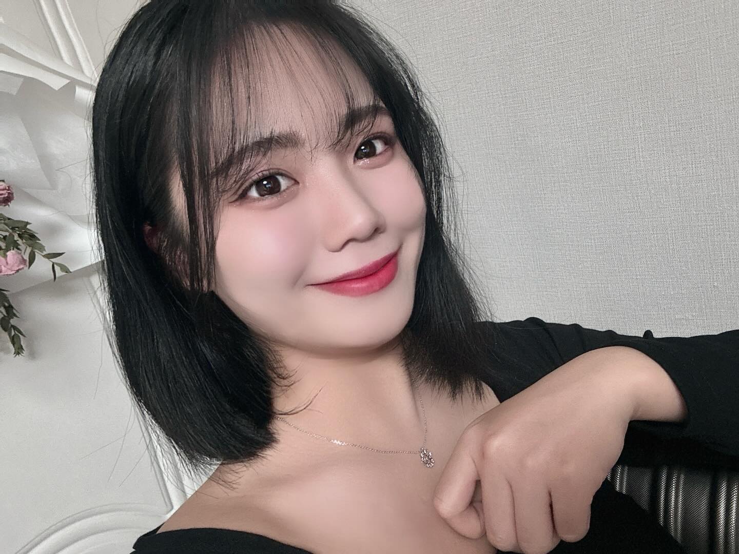 머리 거지존으로 인한 얼태기엔 앞머리 생성이 딱이지💇🏻‍♀️