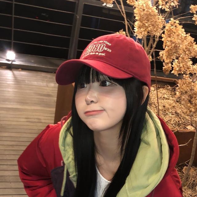 요미 on Instagram: "#햡찬 너무 맘에 들던 코디..🤤❤️ 친언니가 코디 해줬는데 센스쟁이 온니.. 흐흐 연휴 마지막 ,, 다들 새해복 많이 받으셨나요!!🐉💙 올해능 좋은 일 가득가득 하세용 🫧