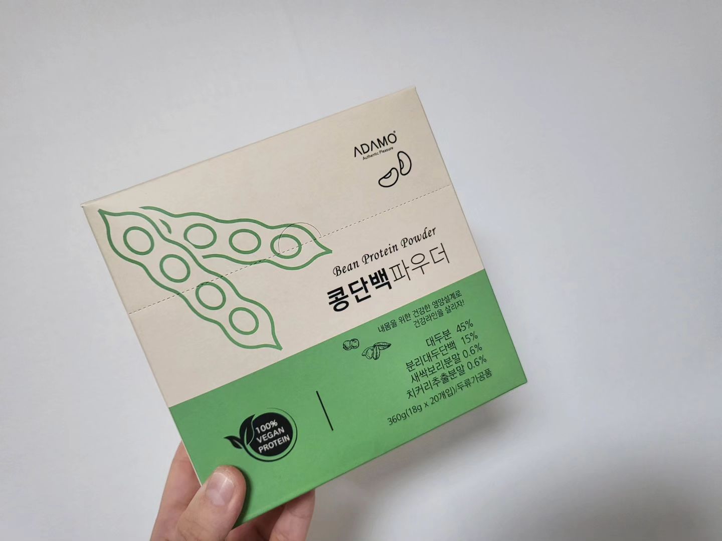 #협찬
#아다모콩단백파우더 
#단백질파우더

아다모콩단백파우더는요,
100%식물성원료로만든콩단백질파우더에요.
운동후에마셔도좋고,
어르신들단백질보충제로도너무좋은제품이랍니다.
저희신랑도운동하고오면꼭한잔씩마시는제품이에요.
나이들수록단백질이정말중요하더라구요.
특히콩단백질은동맥경화나고혈압등순환기질환의원인이되는포화지방산이나콜레스테롤이전혀없어서어르신들에게최고에요!
오히려필수아미노산이라서정말강추하는제품이랍니다.
성분이좋아서성장기아이들에게도좋아서온가족이함께먹기좋은단백질식품같아요.
맛도너무달지도않고곡물맛이라서너무고소하더라구요.
다이어트하시는분들이나운동하시는분들한테도굿굿이랍니다.😁

#콩단백 #다이어트 #다이어트파우더 #콩단백파우더
⬇️구매링크
https://smartstore.naver.com/nethis/products/8758631023