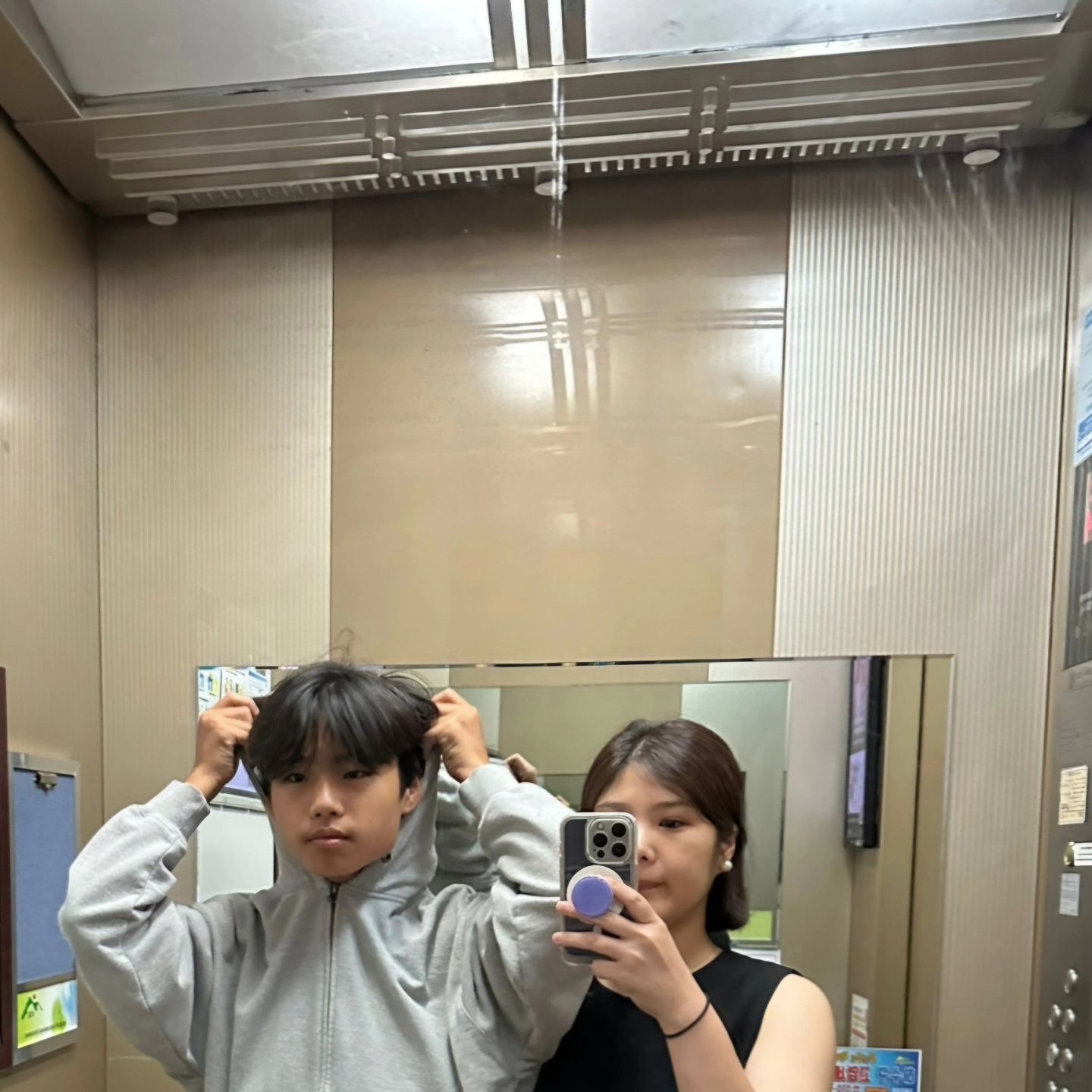 엄마 몸살 !!!
불량엄마 태우한테 학원가지말고 태영이봐달라규
조르고 병원에 다녀옴
태영이 하원 시키는 태우 ㅋㅋㅋ
카시트는 왜 태우가 타는 거지 ㅋㅋㅋㅋ
엄마 껌딱지 엄마 없다고 울고불고 
사우나가다가 빠꾸 ㅋㅋㅋㅋ
그래도 귀여우니 엄마 힘난다