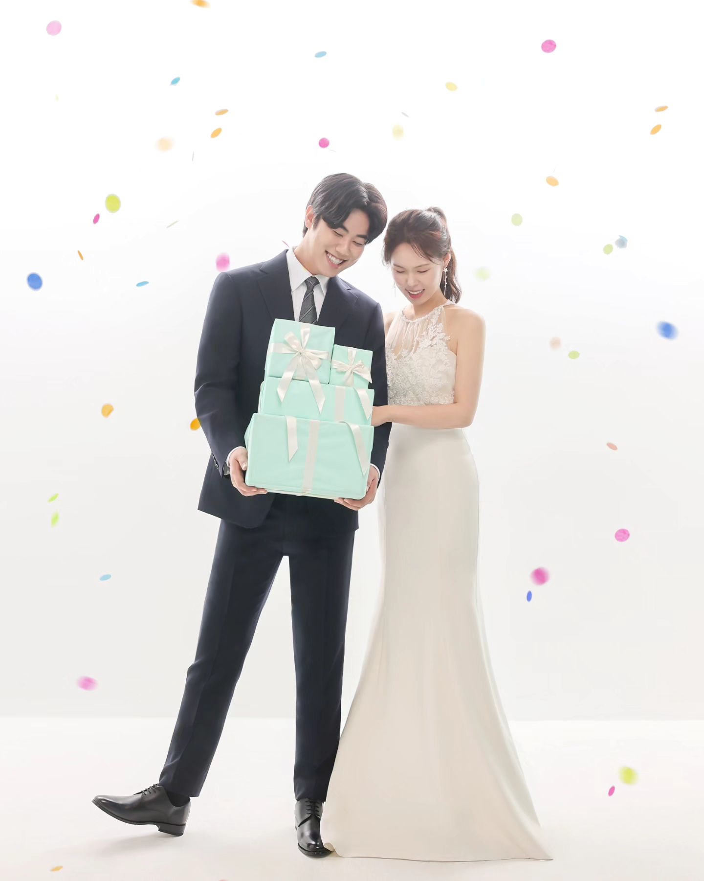 #뿡빵그램 #웨딩사진 #❤️ 

모두들 행복한 주말 보내셨나요!ʕ•̀ω•́ʔ✧

저희는 결혼준비 막바지라 요즘은 쉬는날이 별로없는 것 같아요,,,ㅎ
그래서 그런지 이번 월요일도 월요병에 시달리는 느낌이랄까요..ㅋㅋㅋㅋ

울님들은 월요병이 심하게 오실때는 어떻게 이겨내시나요?!
저는 그나마 일하는 중간중간 쉬고, 개인적인 일도 보면서 
잘이겨내보려고 노력중이예요..!!
모두가 힘든 월요일 어떻게 보내시고 계신지 공유하고 
함께 월요팅해요!!🙆‍♀️🤍
