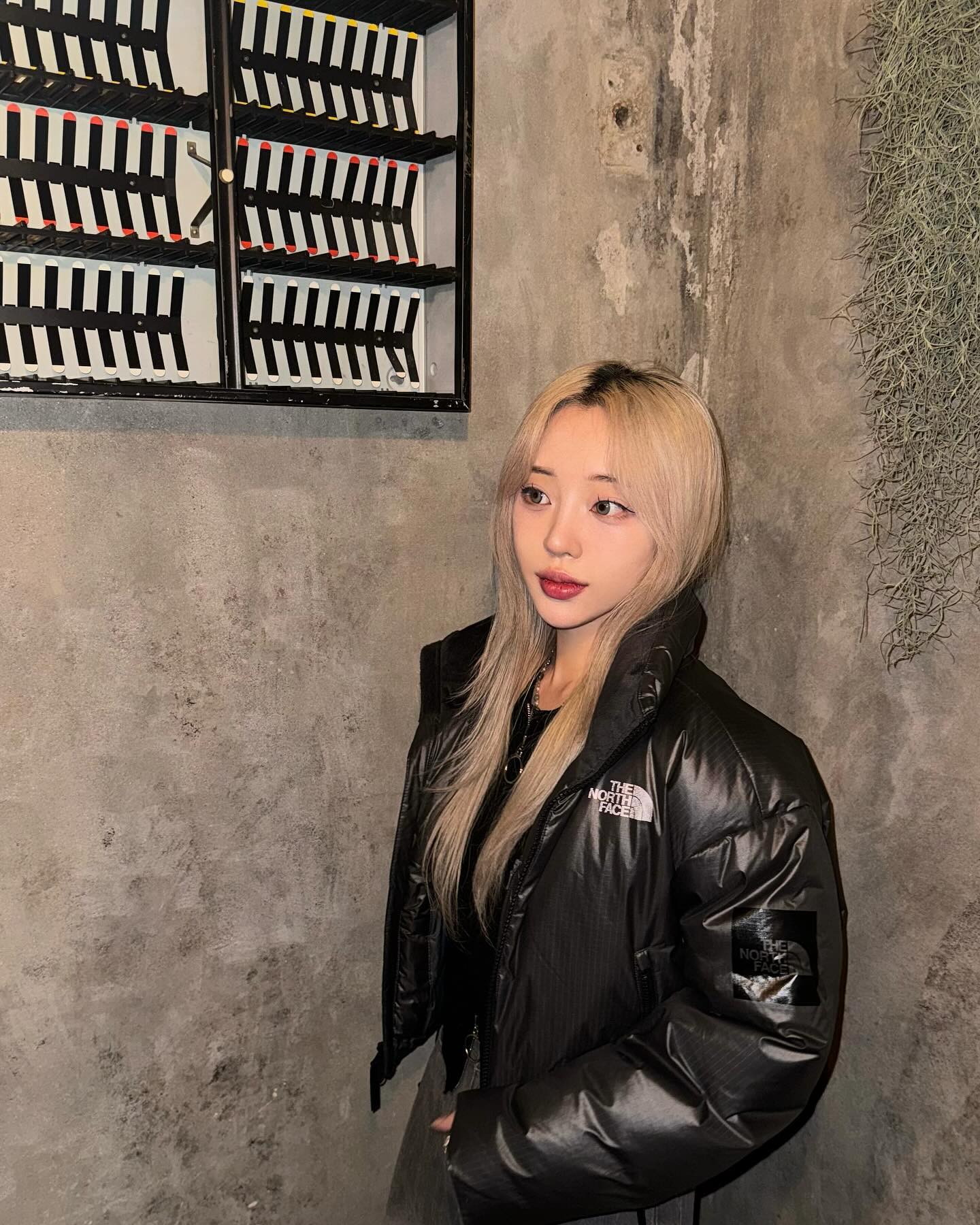 예,  제 입술색 정보는요 버닝.luv요