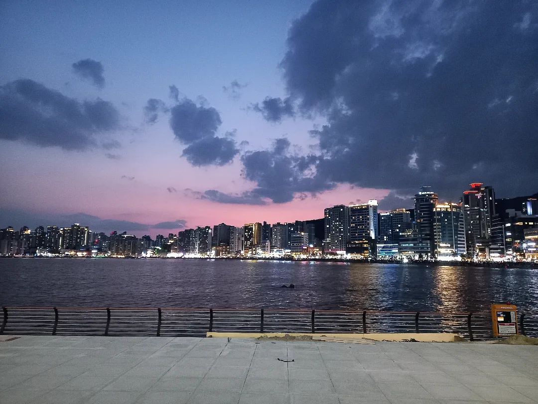 오랜만에 광안리 나들이~ 드론쇼 보러 총총총ㅎ 노을이 끝내주넹