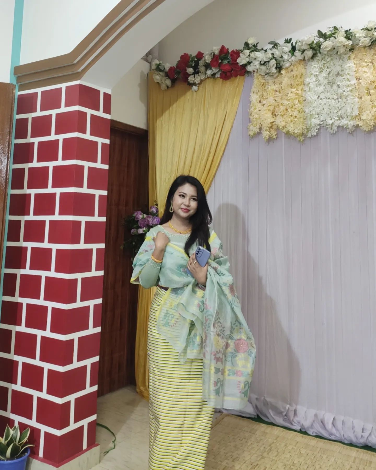 Let's flip to traditional 😉

.
.
.
.
.
#fyp #explore #explorepage #manipurweddings #weddingseason #traditionalattire #northeast #northeastindia