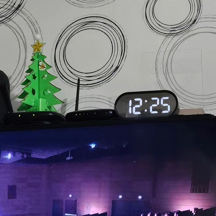 12월 25일 메리크리스마스🎄🎁
참고로 저건 시계입니다^^
