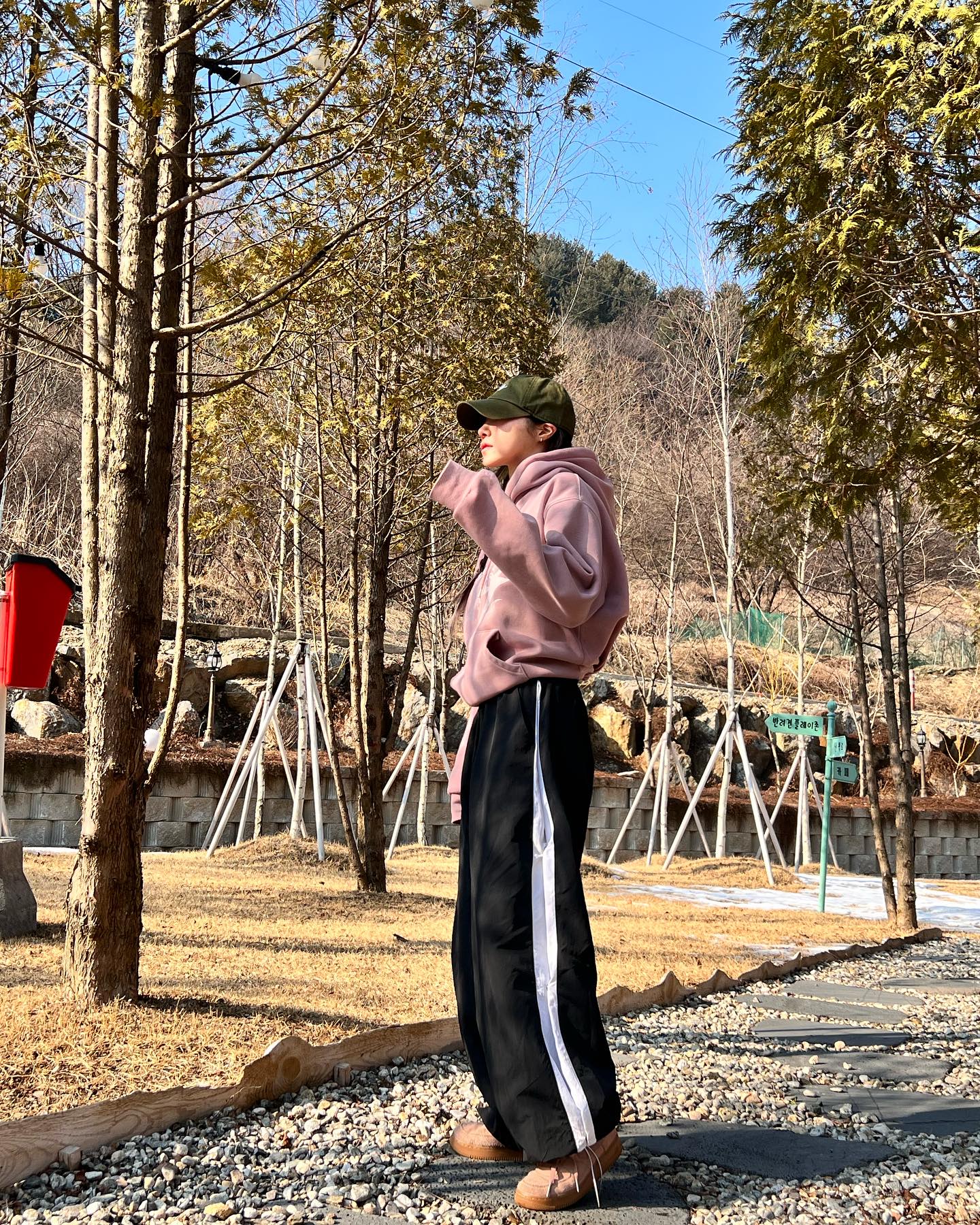 탱탱부운 탱탱볼
우연히 만난 #카페레스트
.
.
.
search410_official
#와이드팬츠 #스냅팬츠 #써치410
#SEARCH410 #스트릿 #블록코어

디자인도 힙한데 심지어 너무 편해서
깨발랄한 자세와 춤도 가능🤘🏻
나 핏을 봐바.. 이뿌잖아..!😖