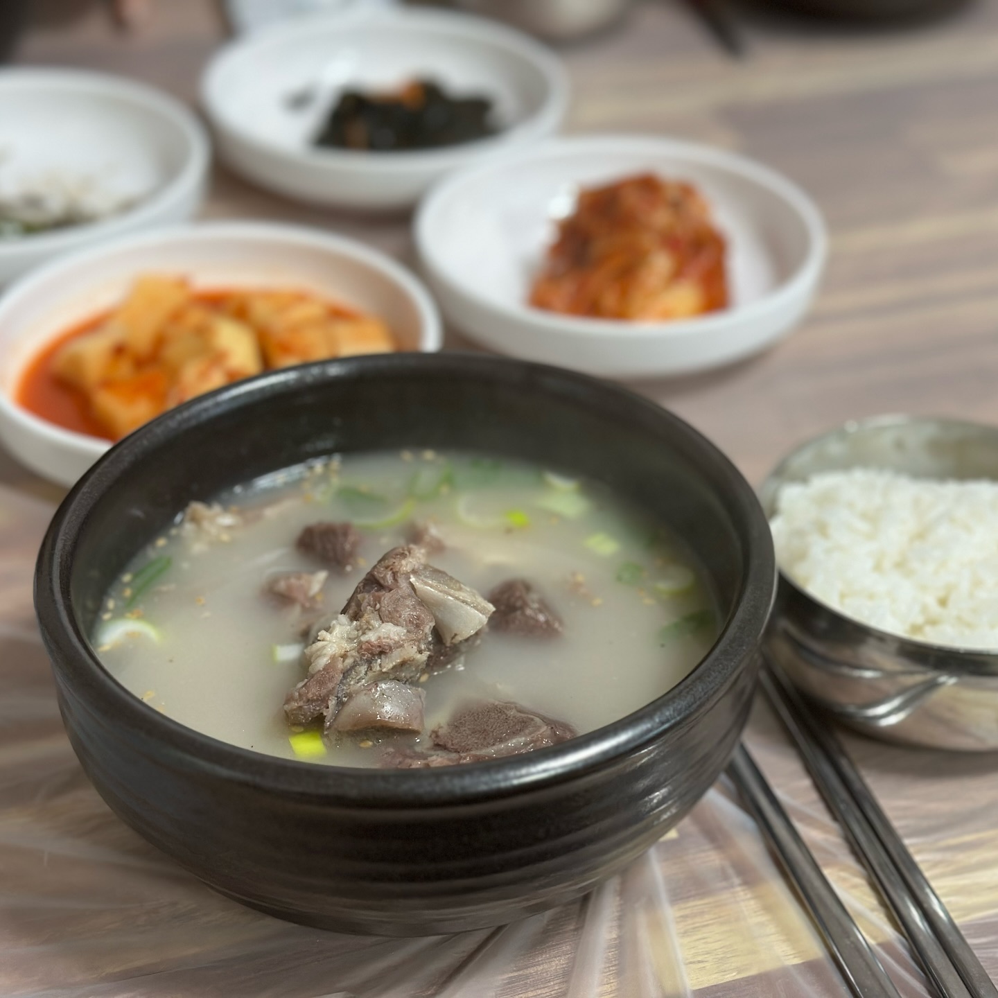 #오늘뭐먹지  #점심 #눈오는날 #뜨끈한국물  #갈비탕맛집  #여기 #비금 #도초 #새식당 #생고기맛집 #갈비탕