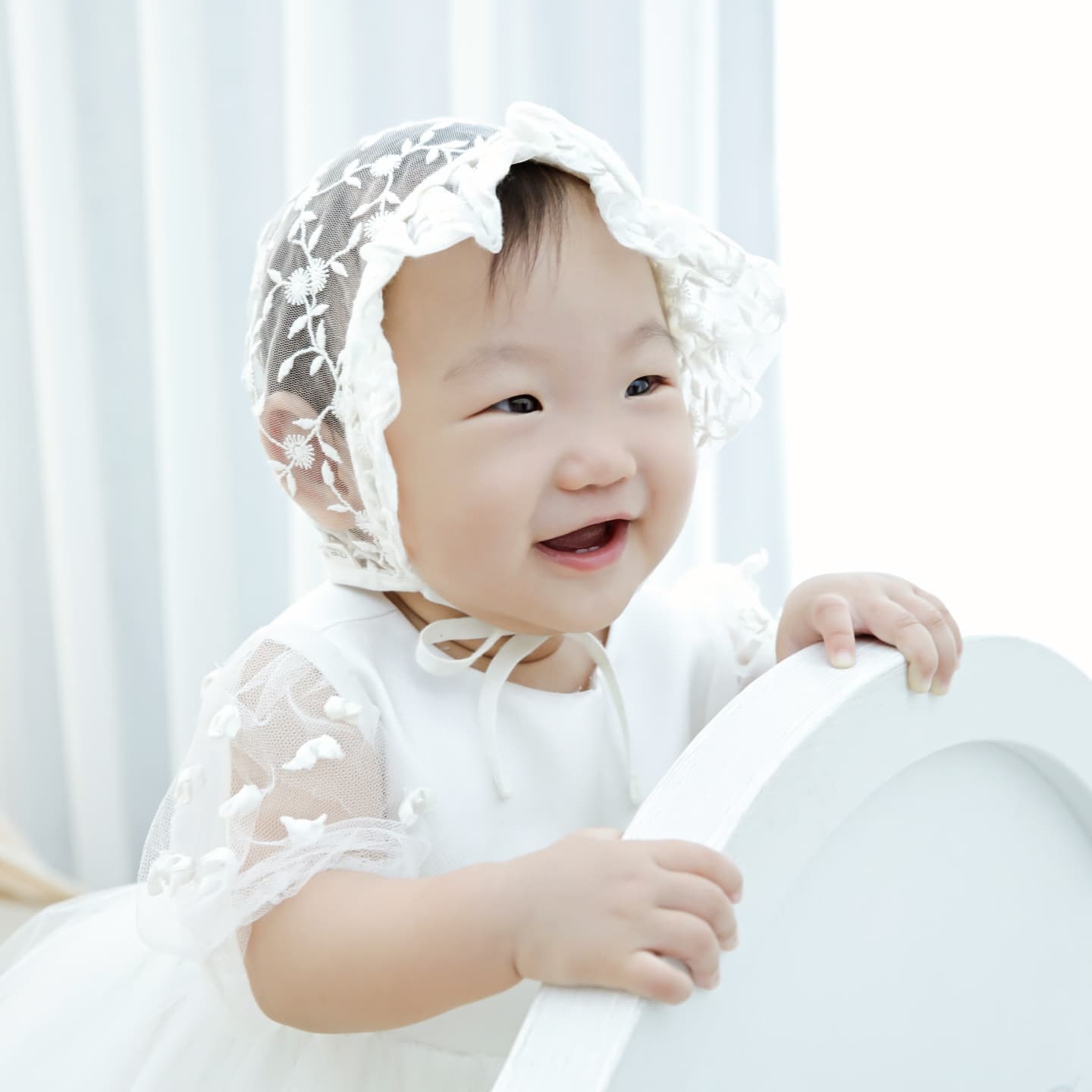 예쁘고 귀여운애👶🏻
엄마는 열심히 자랑중〰️〰️〰️〰️💛

뭐 하나 뺄수가 없어서
핸드폰 용량 터지는데
일단 다 옮겨와버림 ㅎㅎㅎㅎㅎ

.
.
.

paulsbaby.studio
paulsbaby.party 

#폴스베이비 #아기돌촬영 #아기돌스냅
#돌촬영 #돌스냅 #베이비스튜디오 #아기사진
#돌사진 #백일사진 #성장앨범 #가족사진
#강남베이비스튜디오 #삼성동베이비스튜디오
#삼성동스튜디오 #강남가족사진 #강남아기사진
#강남돌사진 #강남백일사진 #강남성장앨범