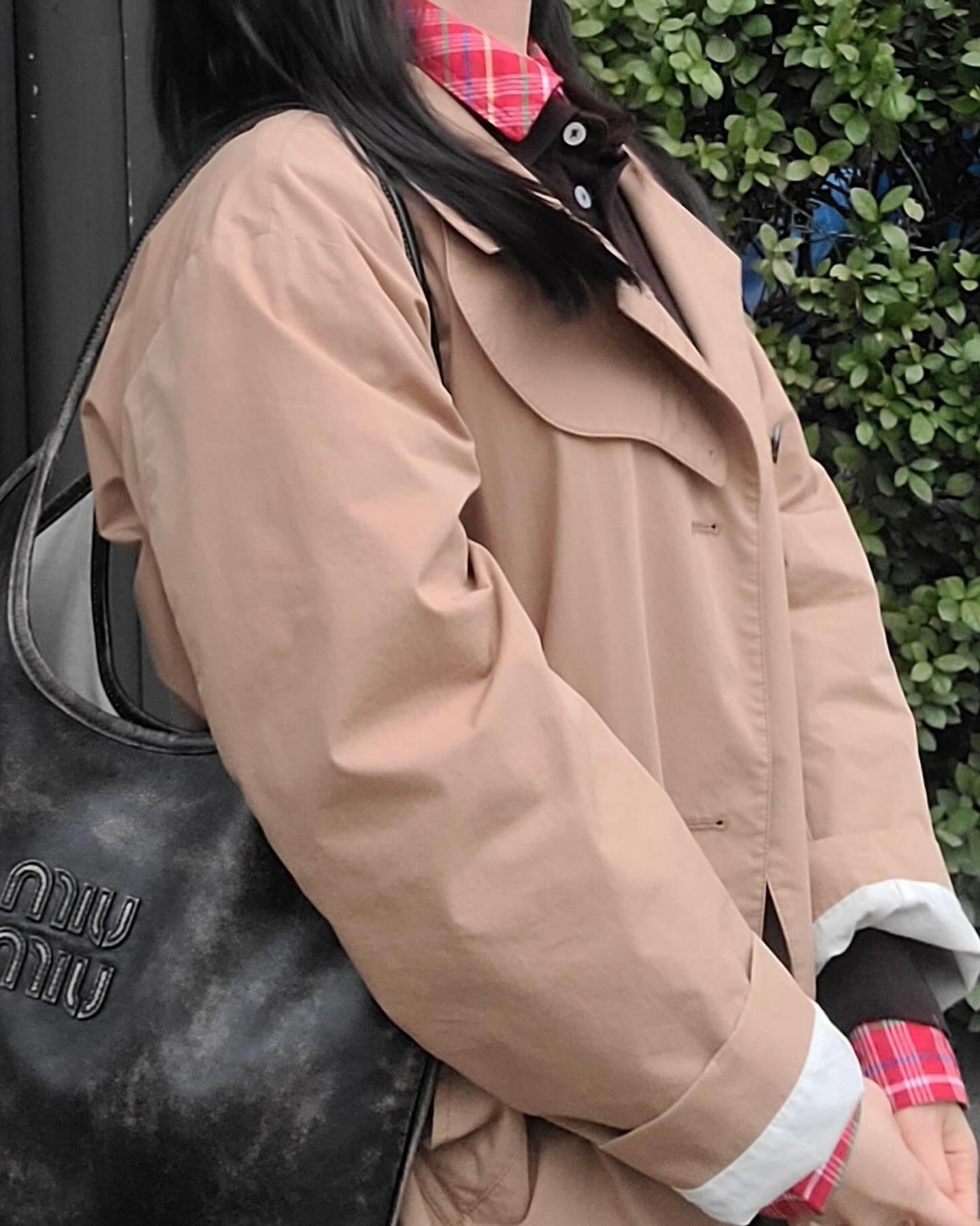 촌스러운 매력의 체크셔츠광고❤️💚

일하시는 할머니, 어르신 선물로 어울리는 체크셔츠~
단추가 달린 셔츠는 티셔츠보다 갈아입기 편하기 때문에
어르신들이 즐겨입기에 좋은 것 같다!

나도 한번 입어보았는데 빨간색 색감이 쨍해서
얼굴이 화사해보였고 보색으로 달려있는 단추도 귀여웠다!
그리고 박음질도 꼼꼼한 편이고~
앞주머니도 달려있어서 밭일할때 편할 거 같은 느낌!?

나는 할머니가 탐내셔서 드리기로 ㅎ_ㅎ
오만원 이상 구매하면 무료배송중!

친구들과 촌캉스, 밭캉스 농사, 농촌 갈때 세트로 입고 가보고싶다!!🏞️🐠🪸

옥이딸 셔츠
https://smartstore.naver.com/okay_daughter/products/9490786714

#할머니선물 #어르신선물 #체크남방 #체크셔츠남방 #레이어드셔츠 #셔츠레이어드 #빨강체크셔츠 #옥이딸