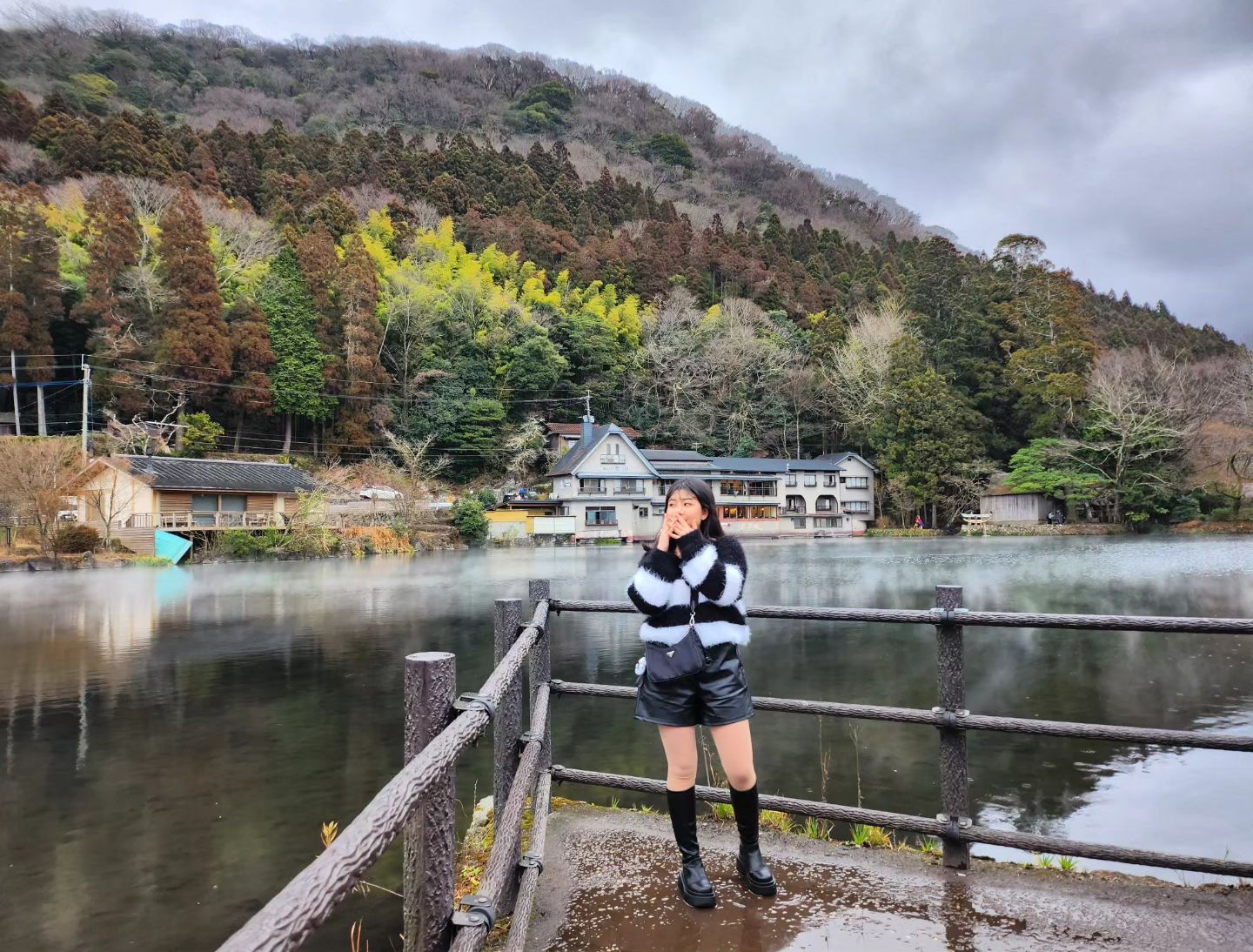긴린코 호수에서 황금 잉어? 붕어? 물고기 봤지롱 🐟 
#긴린코호수 #유후인