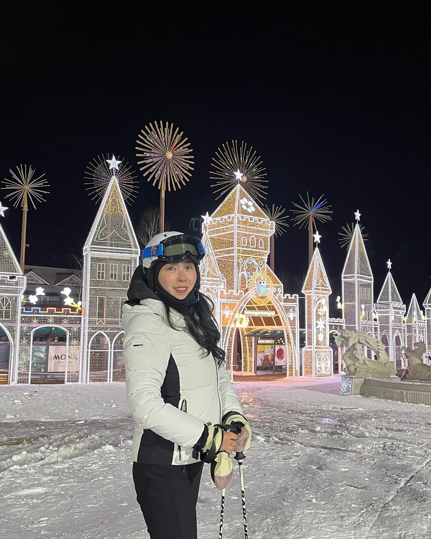 이번 시즌은 원없이 스키타고 있어요⛷️💙💙
이날은 -15도라서 온몸이 얼어붙은날❄️

맘껏 놀아라고 배려해준 울 하마씨 진짜 너무 고맙🥹❤️ 제가 시집잘간것같아요🥹

보드에서 스키로 바꾼지 이제 두시즌 쯔음 되었는데 스키 진짜 너무재밋네요ㅋㅋㅋ🥰

#용평스키장 #꽃스키어