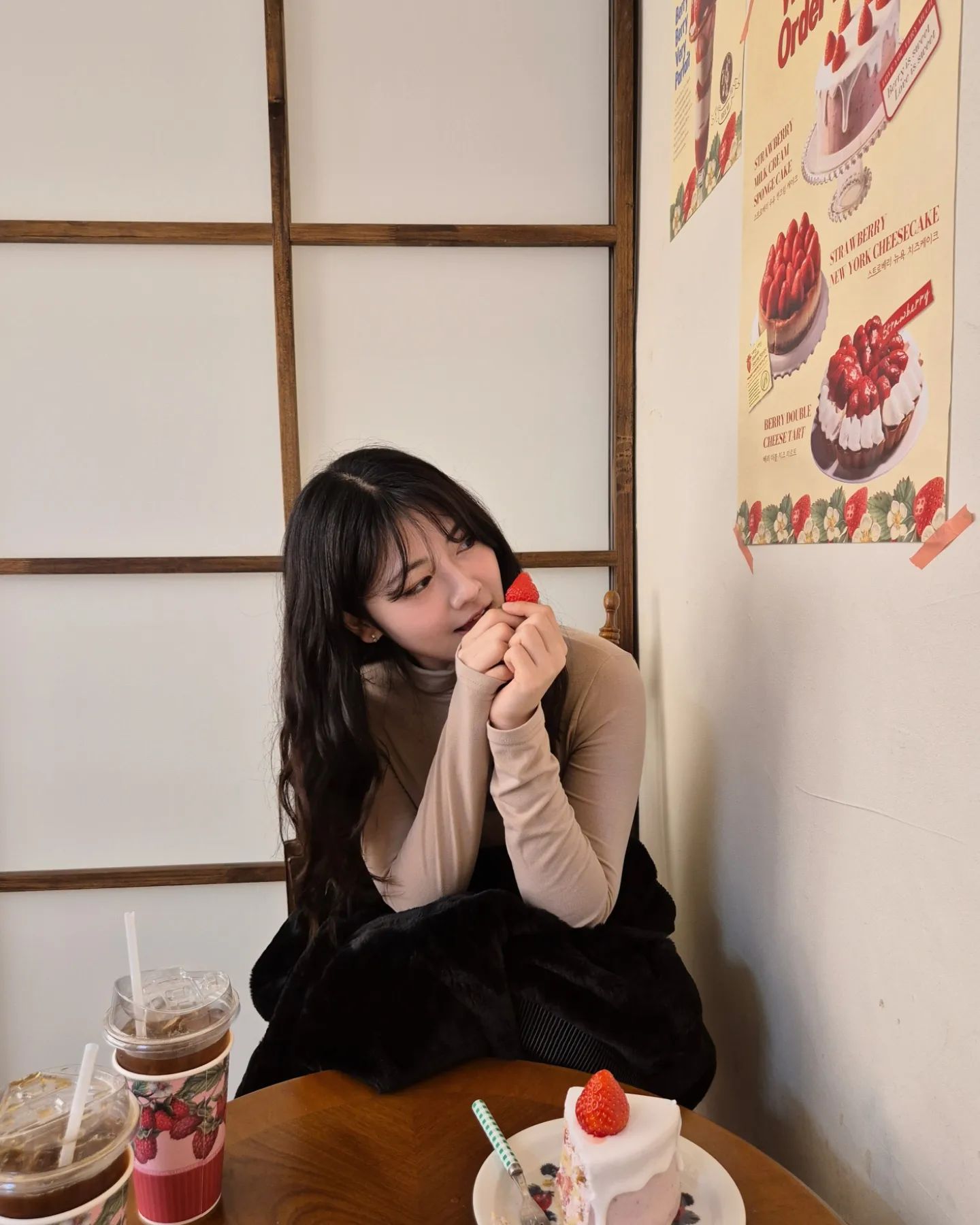 딸기블러셔하고 딸기케이크🍓