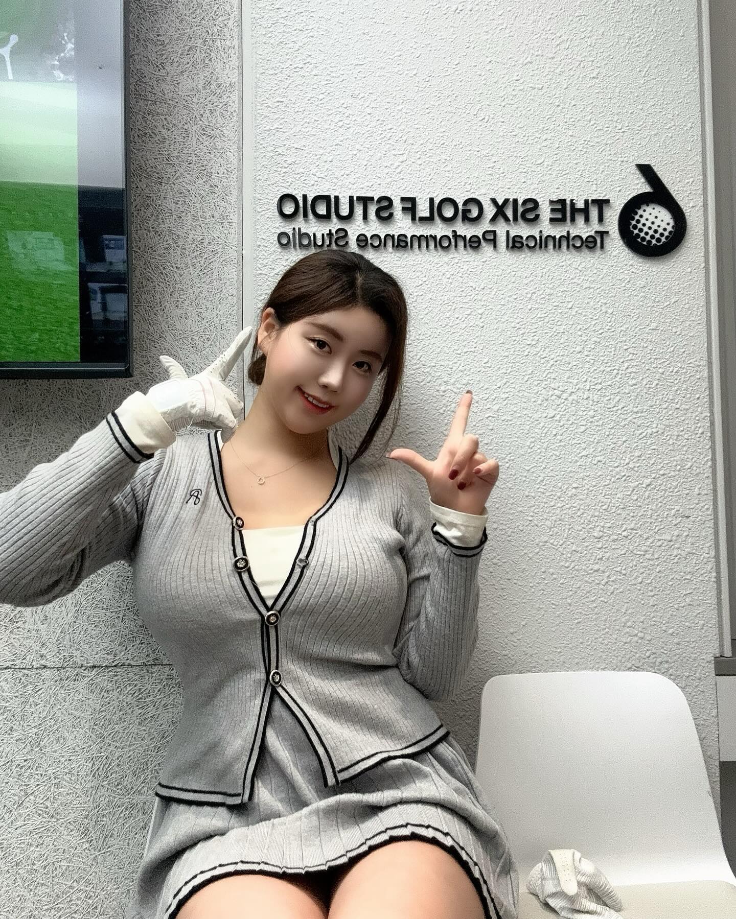 thesixgolf_official 
사실 어제 오랜만에 골프치니까 잘 안맞았는데도 불구하고 하나하나 다시 레슨 내용 기억나게 만들어주시는 심대표님..🥹
필라테스 요가 수영 헬스 다양한 운동을 해봤지만 이렇게 쏙쏙 이해가게 만들어주시는 프로님은 처음입니다👍🏻믿고 배우는 더식스🖤 #골프 #골프레슨 #골프레슨추천
