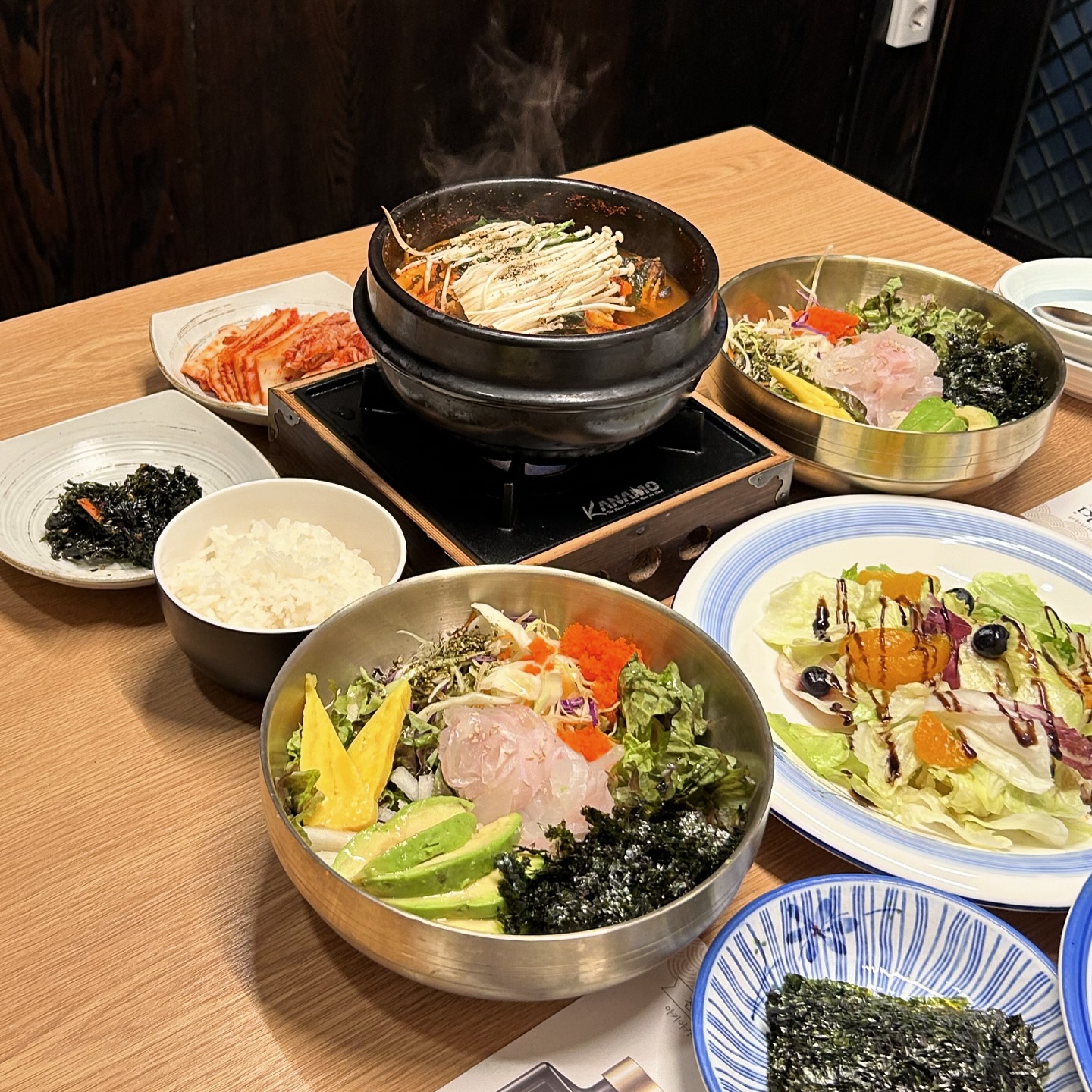 🔸 청주 봉명동 아키아키
MENU : 리얼 회덮밥

품격있고 고급스러운 인테리어와 룸으로 되어있어
청주 상견례장소로 으뜸인 봉명동 아키아키에서
점심특선메뉴로 리얼 회덮밥 맛나게 먹고왔어요☺️
구성도 너무 훌륭하고 푸짐하면서 맛도 최고인데다가
가성비도 좋아서 청주점심메뉴로 강추드립니다 !! 👍🏻

#청주맛집 #청주일식맛집 #청주기념일 #청주상견례
#청주회식 #청주생일 #청주모임 #청주아키아키
#아키아키 #청주일식당 #청주횟집 #청주룸식당