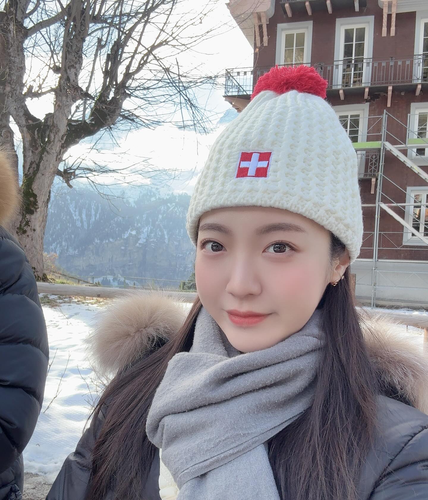 𝗦𝗪𝗜𝗦𝗦🇨🇭♥️ 
너무 예쁜마을🏡🩵🤍 모자사고 엄청신남❤️
#뮈렌 #mürren #뮈렌통나무
#신혼여행 #스위스 #switzerland #🇨🇭
#현진철민_신혼여행