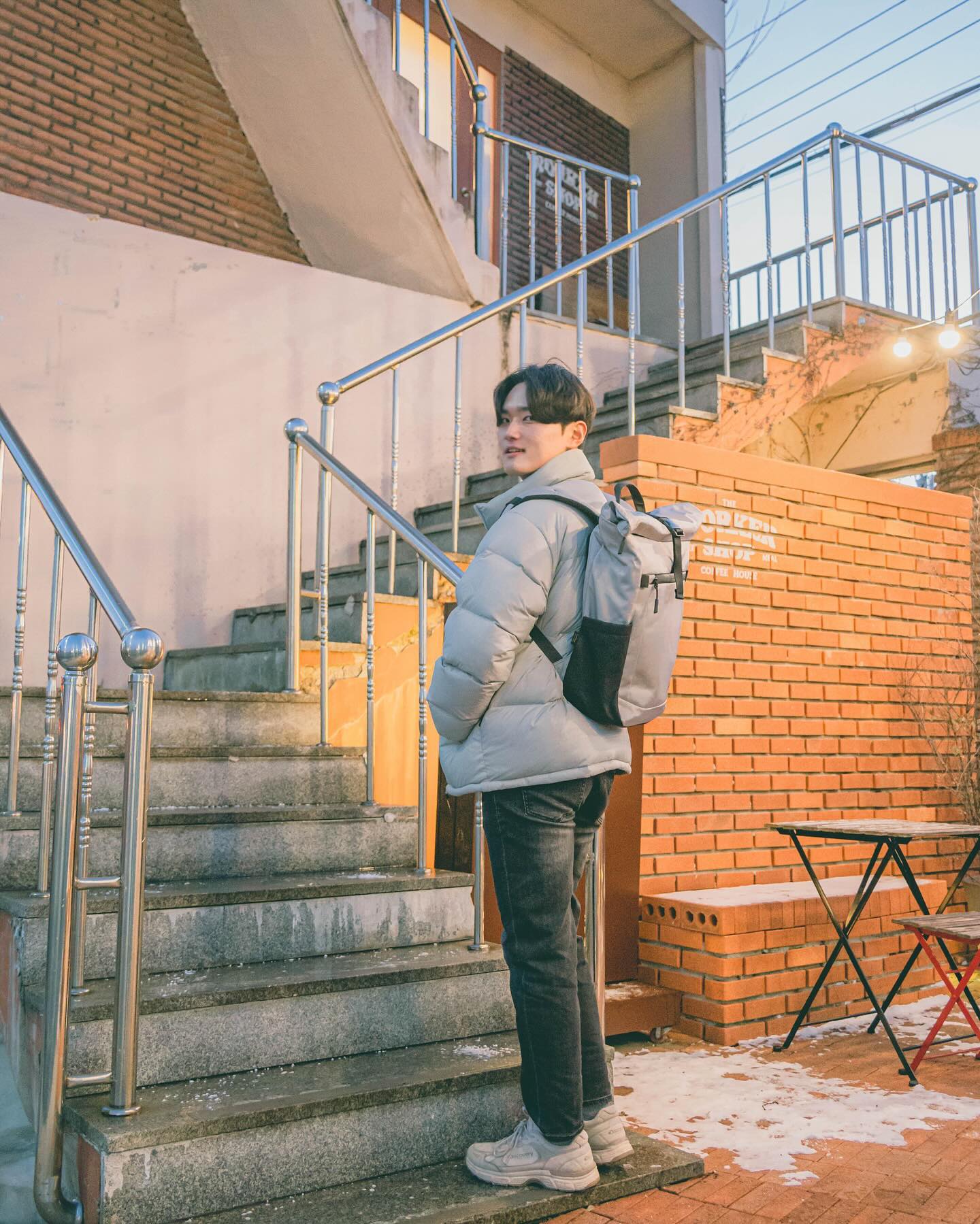 탐탁스러운 탐탁 백팩 퀄리티 뭔데🎒🫢

🙋🏻‍♂️노트북과 한 몸일 수 밖에 없는 떠돌 생활에 딱 맞는 가방을 발견! 노트북 가방으로도 물론, 여행, 학교, 직장, 데일리 어떤 환경과 직업에도 찰떡인 #탐탁백팩 

✔️ 어깨라인과 이어진 등에 맞춘 숄더 스트랩과 백 패널 안쪽까지 프리미엄 패드를 적용해 딱딱할 수 없는 쿠션감 있는 편안함, 기본 생활 방수에 여기저기 안전하게 수납할 수 있는 포켓까지! 이제 비와도 걱정 없따!

✔️ 기본 17L 용량에 롤업하면 20L까지 늘어나 넉넉하게 담을 수 있는 내부 공간까지! 

❗️ 가볍고 편한 탐탁스러운 탐탁백팩  연말 감사제를 맞아 12월 31까지 전품목 30%할인 + 무료배송까지 한다니 행사할 때 챙겨가보시죠👍🏻

#탐탁 #남자백팩 #직장인백 #노트북백팩 #백팩