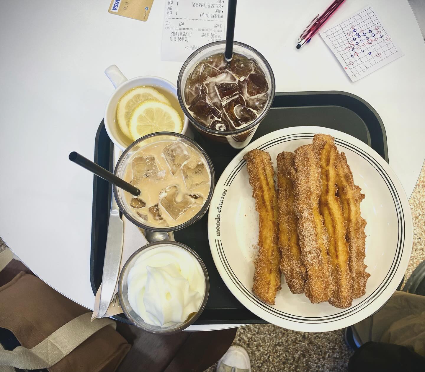 갑자기 츄러스가 먹고 싶어서...
막 튀긴 츄러스 세상 꿀맛이었다. #츄러스맛집✔️ 
포장해온건 눅눅해져서 그냥 그랬다 ㅋㅋ 
아이스크림도 맛있었음!