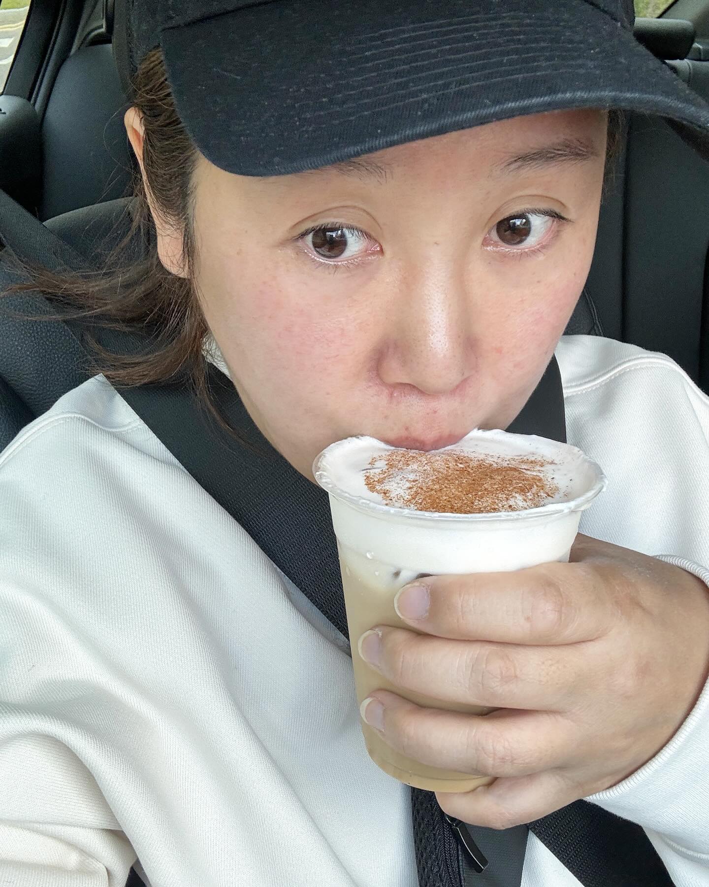 아몬드크림라떼 
진심 맛있어서 뚜껑까지
핥아먹음
.
#카페율 #동탄그랑파사쥬카페