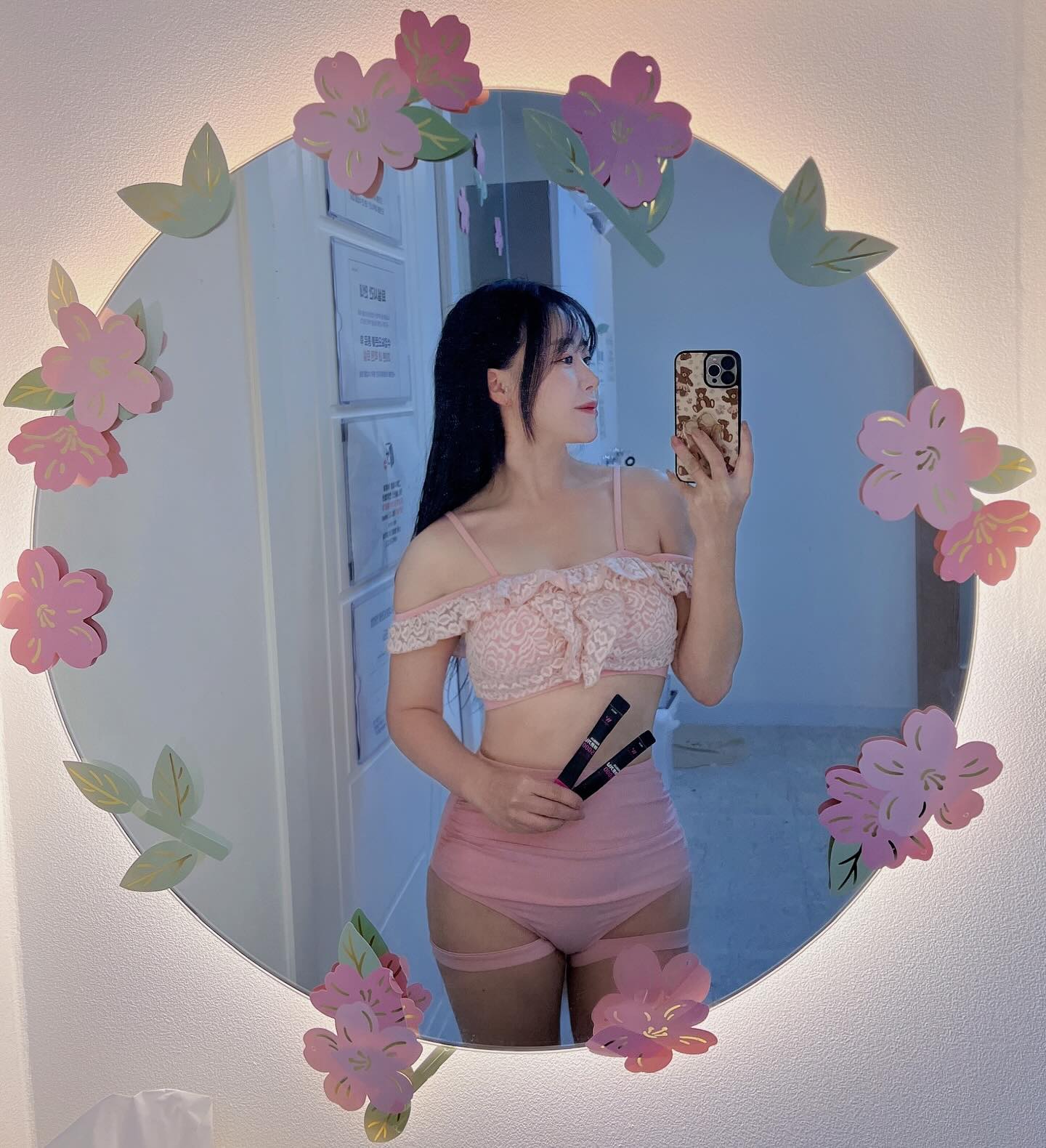 #협찬
요즘 내 운동필수템! 푸름웰니스 아르기닌!
운동러의 필수템 아르기닌은 활력, 에너지부스터인거아시죠?  근데 너무 비린맛, 맛없는 아르기닌이 많아서 먹기 힘들었는데 요아이는 상큼한 포도맛이나서 맛있게 먹고있답니다. 물에도 빨리 녹고 운동하면서 마시기 너무 좋아요. 매일매일 먹는 아르기닌은 가성비 있게 푸름웰니스 아르기닌 스틱으로 챙겨보세요.

innovine.korea

#푸름웰니스 #푸름웰니스아르기닌 #포도맛아르기닌 #아르기닌스틱 #오운완 #아르기닌 #타우린 #근력운동 #스쿼트 #상체운동 #하체운동 #고함량아르기닌 #맛있는아르기닌 #운동필수템 #헬스장필수템 #가성비아르기닌 #필라테스 #헬린이 #아르기닌5000 #헬스장지박령 #바디프로필 #버킷리스트