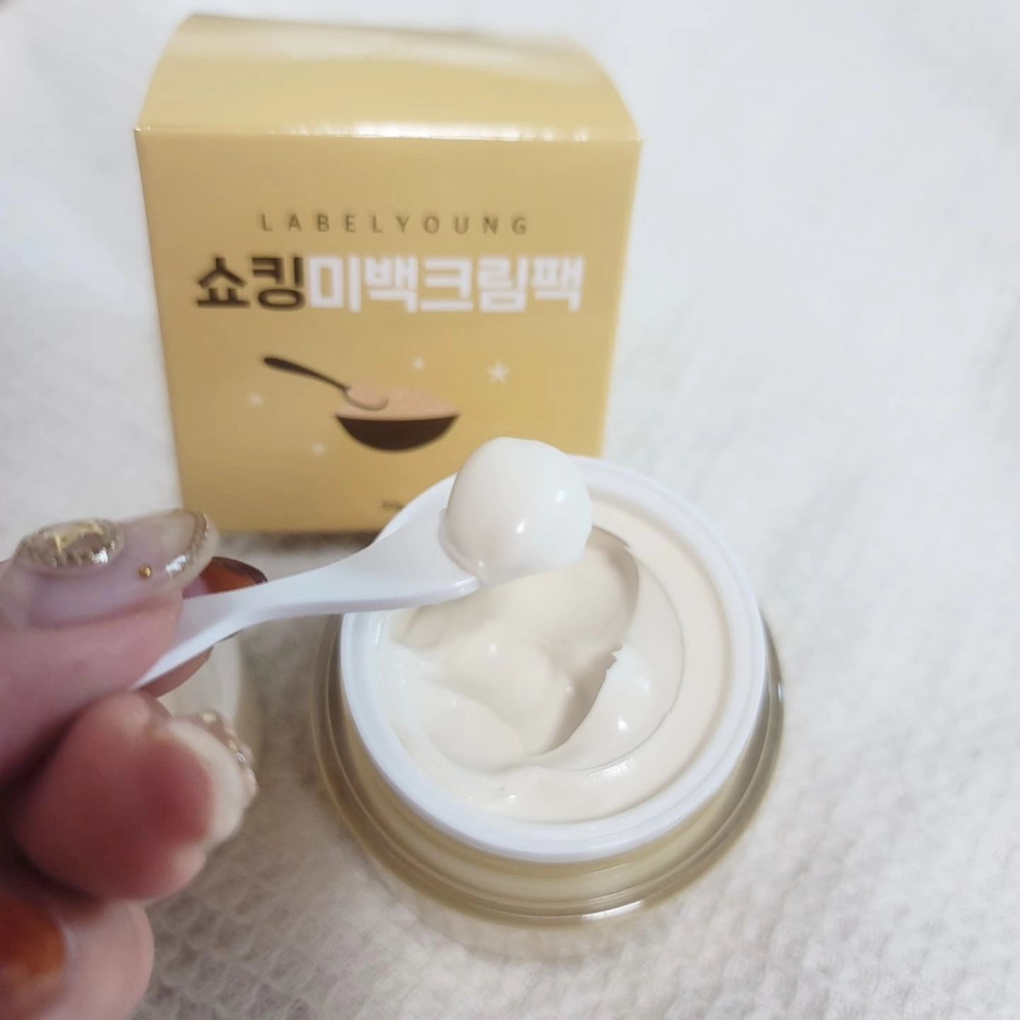 #협찬
인생미백
이제 쇼킹미백크림팩

허벅지랑 무릎 발라보니
사진보다 더 대박
차이가 크더라구요

꾸덕한 크림제형으로
촉촉한 보습과 흡수력까지~

미백크림 찾는다면
무조건 써보세요
📌 역시 라벨영
 #labelyoung #라벨영 #koreancosmetics #쇼킹미백크림팩 #미백팩 #화이트닝크림 #톤업크림추천 #피부하얘지는법 #파데프리 #쌩얼크림 
 labelyoung_official