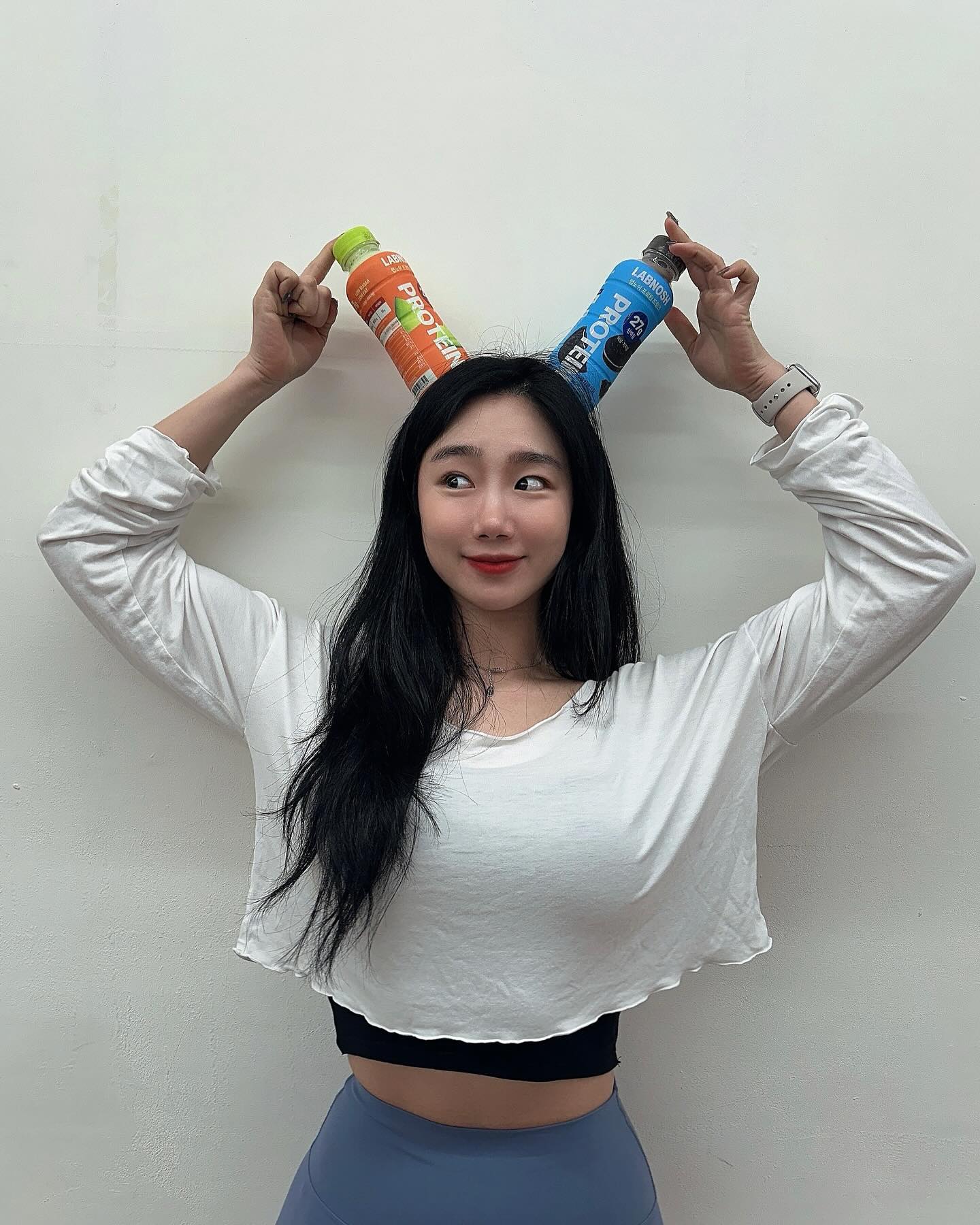 🆕랩노쉬 프로틴드링크 새로운맛✨

편의점에서 제일 자주 사먹는 최애 프로틴드링크
랩노쉬 인데요🥰

이번에 새로운 맛 🍈메론 🍪쿠키앤크림 맛 
출시되었습니다!!👏🏻👏🏻

🍈메론맛은 메론맛 아이스크림 녹인맛!
여름에 얼려먹으면 너무 맛있을것 같아요😆

🍪쿠키앤크림 맛  딱 쿠앤크맛이라 
달달한거 땡길때 추천 입니다!

💪🏻단백질 함량은 27g 이나 들어있는데
맛은 🥤카페 음료 저리가라 입니닷! 

🍪쿠키앤크림은 랩노쉬 공식몰인 
에잇템 에서만 구매 가능!

🍈메론맛은 편의점과 랩노쉬 공식몰인
 에잇템에서만 구매 가능!

✅온라인 구매처 : 에잇템  검색! 

#제품제공 #랩노쉬 #프로틴드링크 #단백질음료 #랩노쉬프로틴드링크 
  #랩노쉬프로틴드링크메론 #랩노쉬프로틴드링크쿠키앤크림 #오운완 #운동하는여자 #운동하는남자 #프로틴 
  #랩노쉬신상 #편의점신상 #편의점단백질음료 #운동후단백질