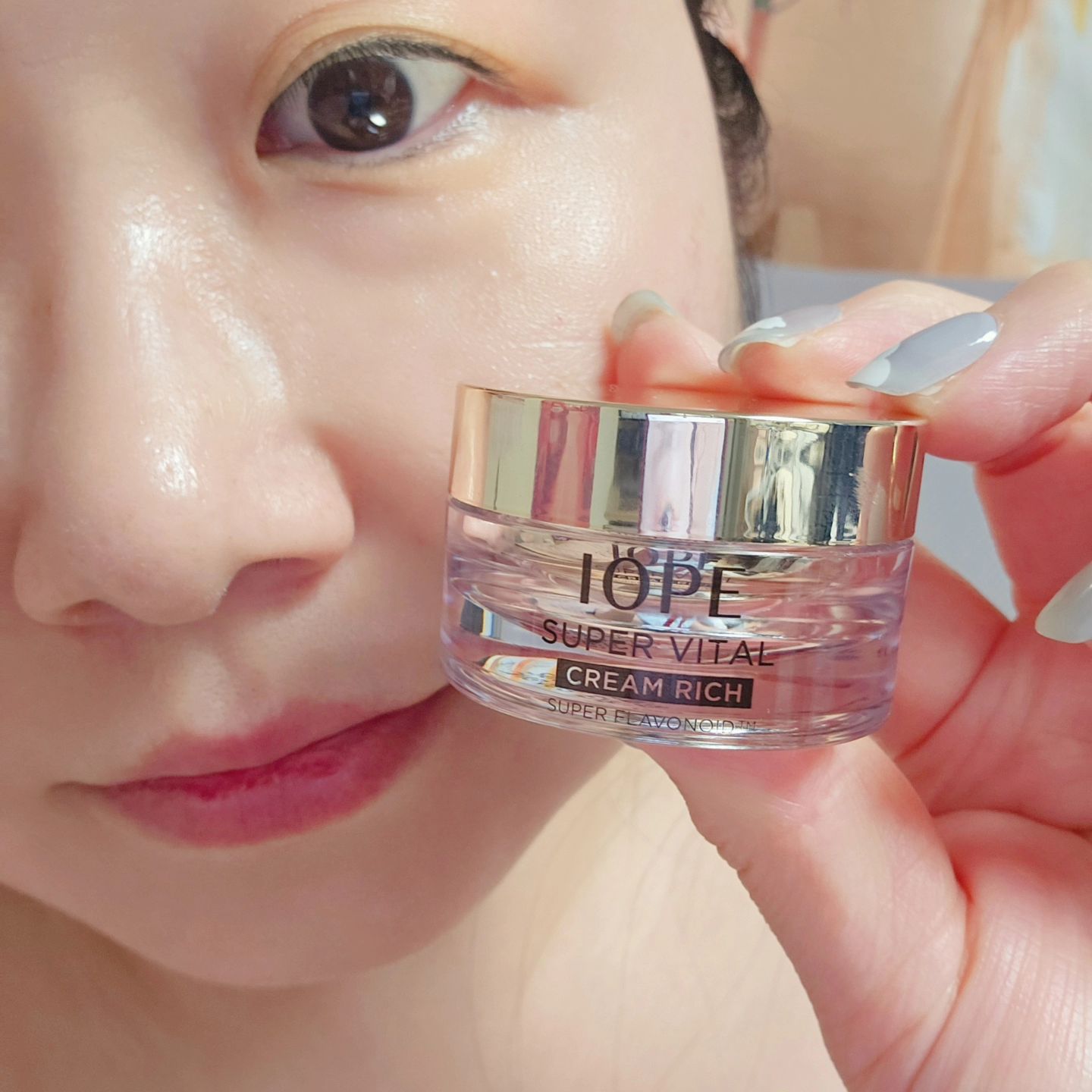 쫀쫀한게 저녁에 바르고 자면 아침에 피부가 보들보들~!! 
좋다좋아😍
#아이오페 #슈퍼바이탈크림 #17년1위크림 iope_official