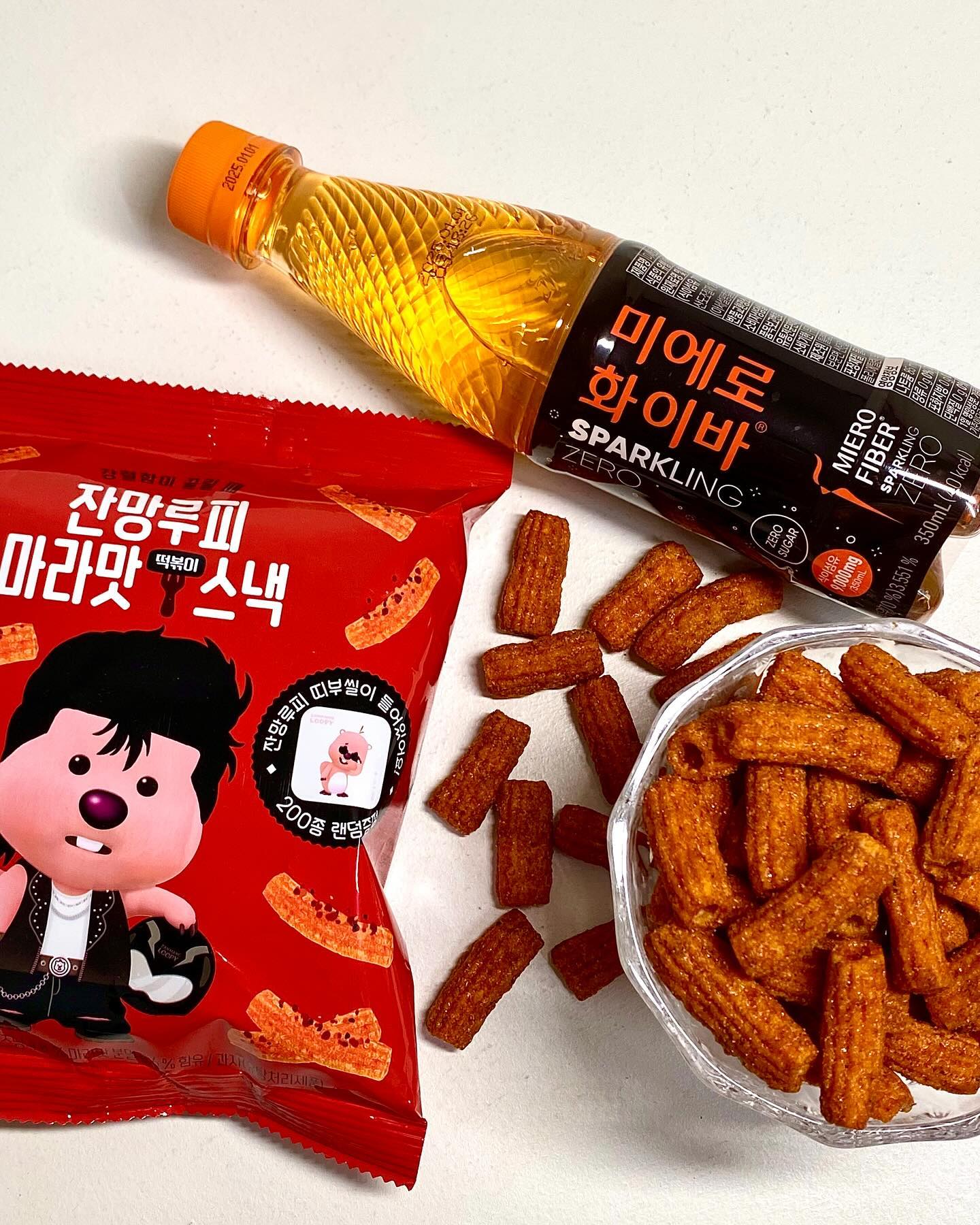 #협찬
📍미화바스제 편의점 꿀조합 이벤트

미에로화이바 스파클링 제로와
매콤한 마라맛 스낵의 꿀조합❤️

미화바스제와 어울리는 
나만의 편의점 꿀조합 음식을 인증하면
맥북, 에어팟프로 등을 받을 수 있는 꿀이벤트 진행 중✨

[참여 방법]
① 미화바스제와 어울리는 편의점 꿀조합 음식을 찾아보세요!
② 미화바스제가 나오게 꿀조합 인증샷을 찍고 필수 해시태그 
#미화바스제 #미에로화이바스파클링제로 #편의점꿀조합이벤트 
추가해서 인스타그램 업로드하면 참여 완료!
③ 게시물 내 친구 언급 하면 에어팟 맥스의 추가 경품 기회까지!
*게시물 업로드 시 미에로화이바 공식계정(mierofiber.official)을 꼭 태그해 주세요!

2__mena 요렇게🫶🏻
꼭 참여하고 경품 받아갑시다➰❤️