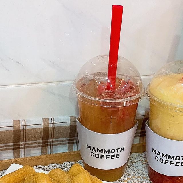 ღ고은ღ on Instagram: "#협찬 🍽️ 매머드커피 디저트 3종 세트 - 12월 19일부터 출시된 매머드커피의 겨울 시즌 한정 디저트 3종세트!🤍 요즘 붕세권이 생각보다 많이 없는데 그 마음을 달래