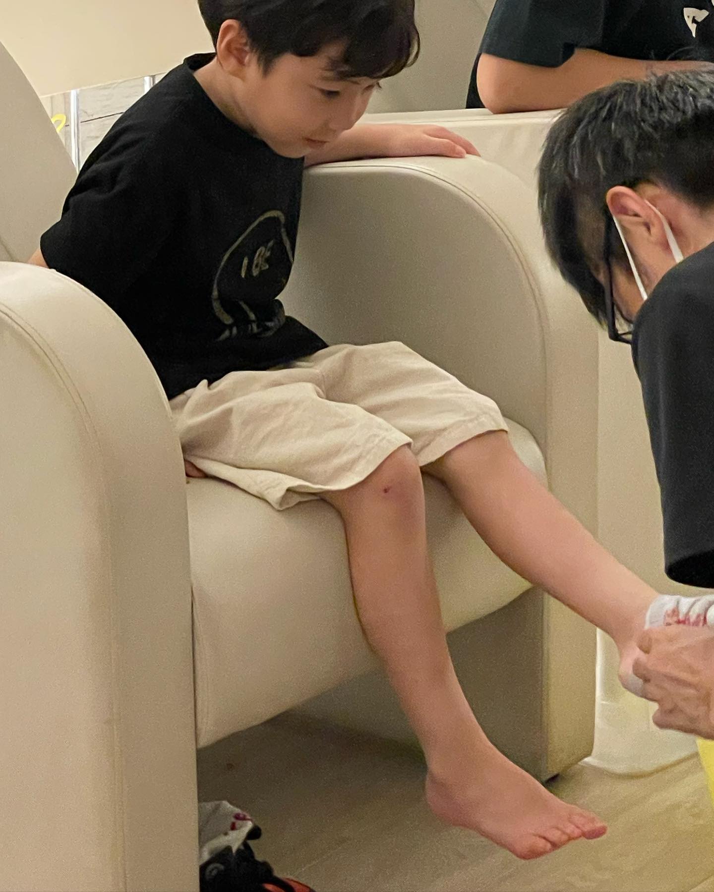 애기들 데리고는 휴양지가 최고인듯,, 너무 힘들어서 모두 다같이 마사지 받는데 하늘이 준이 하찮고 귀엽네. 직원분들도 깔깔깔 너무귀여워 해주셨던 날 🤍 애들은 마사지가 젤 좋았다는데 담엔 엄빠만 다녀올게😉

#오사카여행