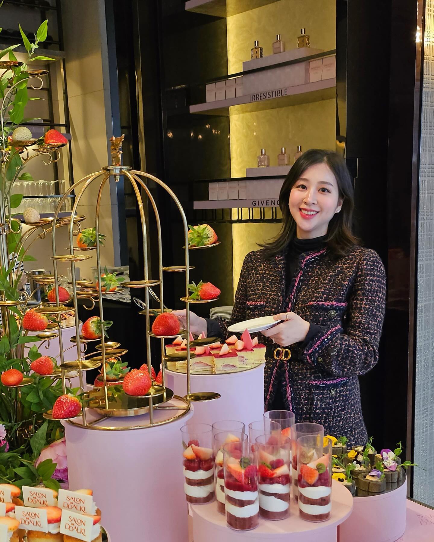 🍓❤️💖💗💕

사실 우리 신랑이 생각만해도 느끼하다고 친구랑 가라며 쿨예약..해주신 거였어요🤣🤣 넘 멋지쥬 쿨 결제해줄 때 젤 멋있음✨️ 울오빠 최구👍💞

(내년에도 부탁해🙏❤️)

#2024년#딸기뷔페#서울딸기뷔페#디저트뷔페#딸기디저트#메리어트동대문#동리엇#jwmarriott#seoul#strawberries#🍓