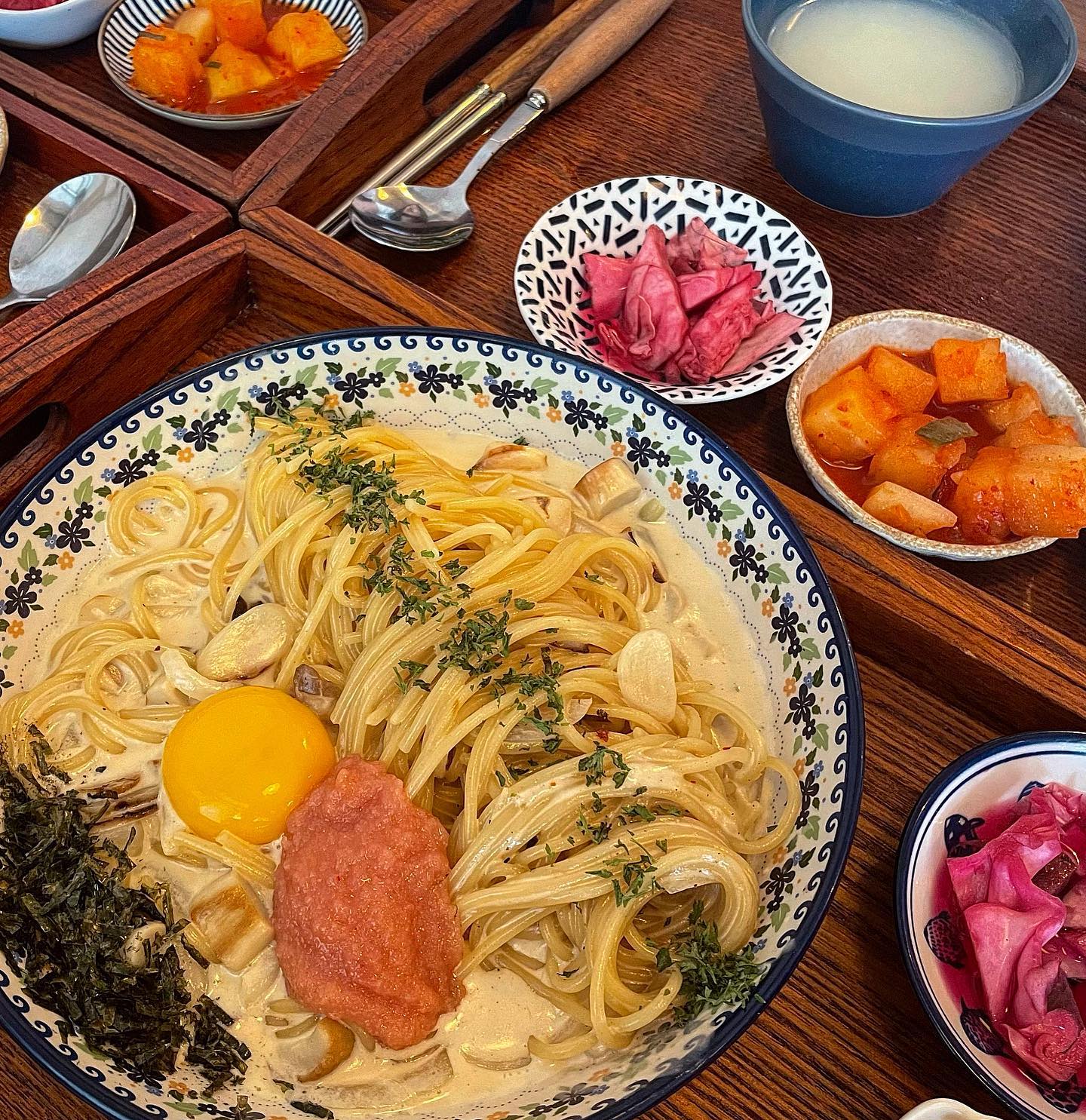 오오우키친

✔️ 명란 크림 파스타 (12,000)
여기가 일식집인데도 ,, 명란 크림 파스타가 젤 맛있었어요. 다른 덮밥류도 맛있었지만 제 입맛에는 이게 젤 맞았던 것 같아요 ! 명란과 노른자가 파스타를 더욱 꾸덕꾸덕하게 만들어 주어 부드럽고 담백한 맛이 .. 환상적인 파스타입니다 .... 최고

#파스타 #명란크림파스타 

📍 경기 수원시 팔달구 수원천로 313
.
.
.
#오오우키친 #수원맛집 #수원행궁동맛집 #일식집 #수원일식 #먹스타그램 #먹스타맞팔 #foodstagram #인스타 #좋아요 #likeforlikes #좋아요반사 #좋반 #선팔 #맞팔 #선팔하면맞팔 #먹스타좋반