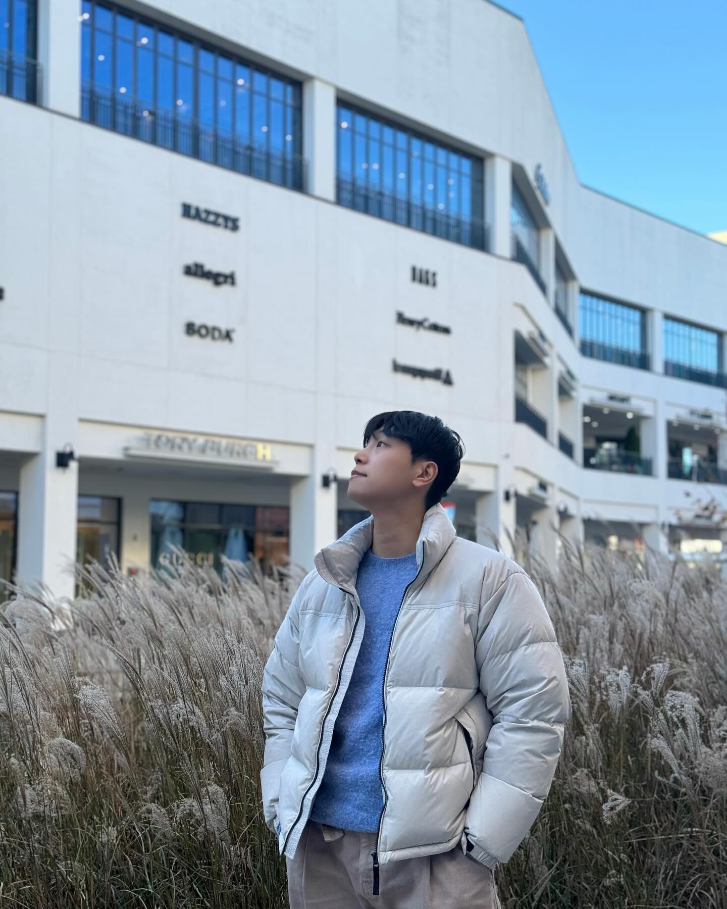 #협찬#광고

갑자기 추워진 🥶요즘 입기 좋은
최고의 극 가성비 아우터 
트렌디하게 크롭기장으로 디자인을 살리고
아주 가볍지만 보온성은 최대치로 극강의
푸파재킷!
활동성 좋은 레터링 기모 맨투맨과 볼캡으로
올겨울 스타일링 뽀개기!
•••
••••
•••••
#지오다노#giordano #gotd
#ootd#dailylife#selife#올겨울
#아우터#가성비#구스다운#추천 
#차은우#패딩#한소희 #패션
#데일리룩 #남자 #코디 #겨울