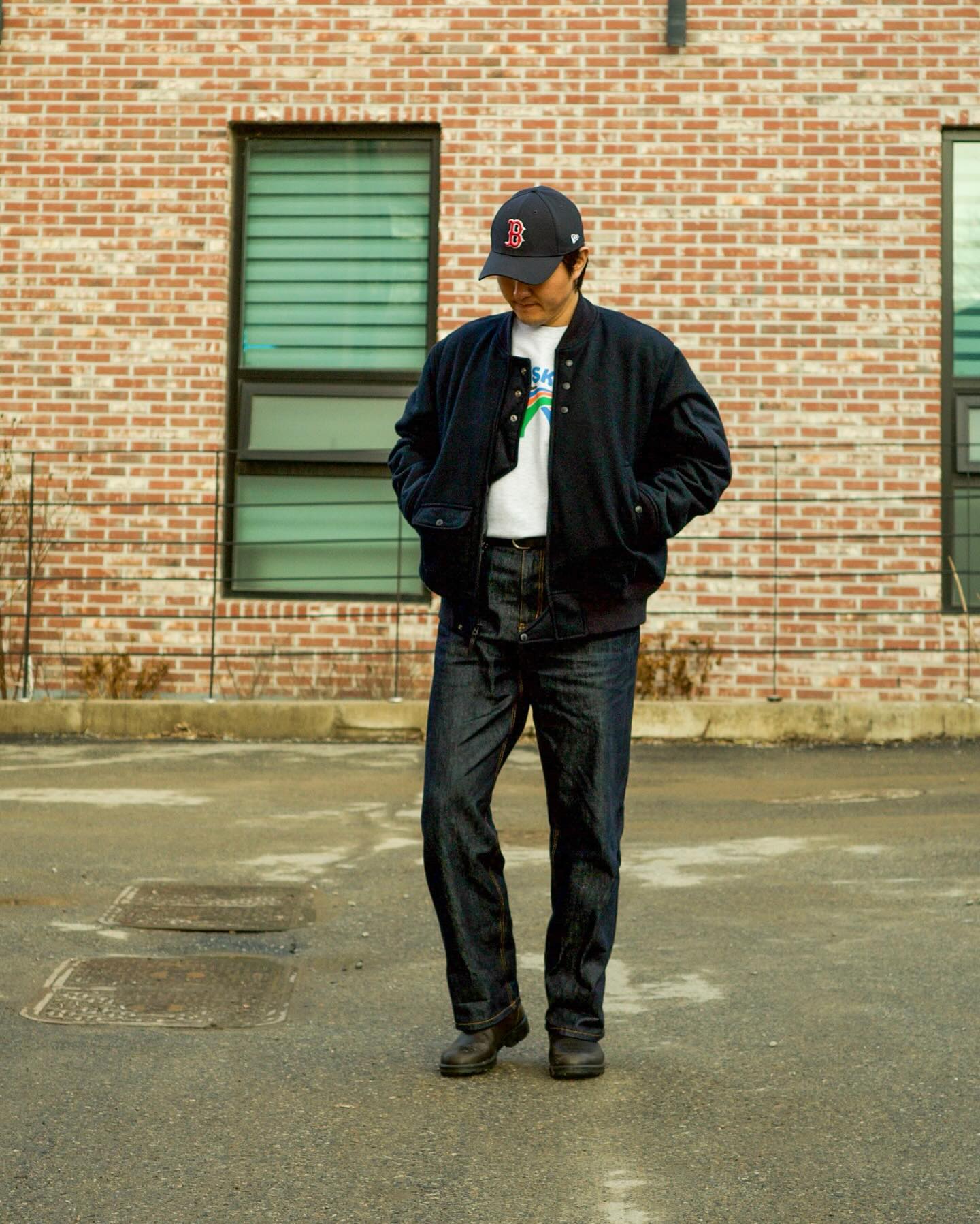 uniqlokr x
engineered_garments_official 
콜라보 #블루종 입니다.

얼마 전 이 블루종을 올렸을 때 가장 많은 
도달률을 보여줬어요. 

그래서 혹시나 하는 마음에 
오늘 다시 입어봤습니다😁

[ootd]
Outer #유니클로 #엔지니어드가먼츠 
Top #빅웨이브컬렉티브 
Bottom #리넥츠
Shoes #블런드스톤 
Cap #mlb