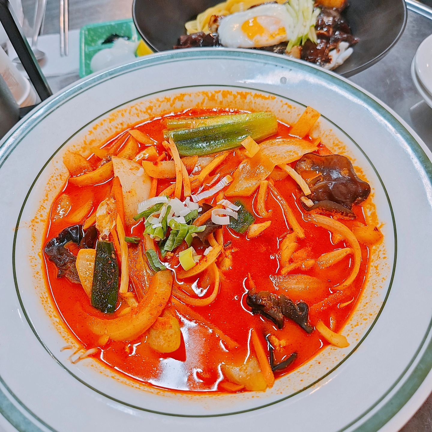 간만에 외출!
요근래 짬뽕이🍜 당겼다.

#짬뽕 #짬뽕맛집 #짬뽕대가 #짬뽕대가임사부반점 #삼선해물짬뽕 #삼선짜장 #삼선짜장면 #파주맛집추천 #파주맛집 #파주맛집스타그램 #파주중화요리 #파주중화요리맛집 #중화요리맛집 #중화요리 #주말점심 #주말점심메뉴 #주말점심메뉴추천