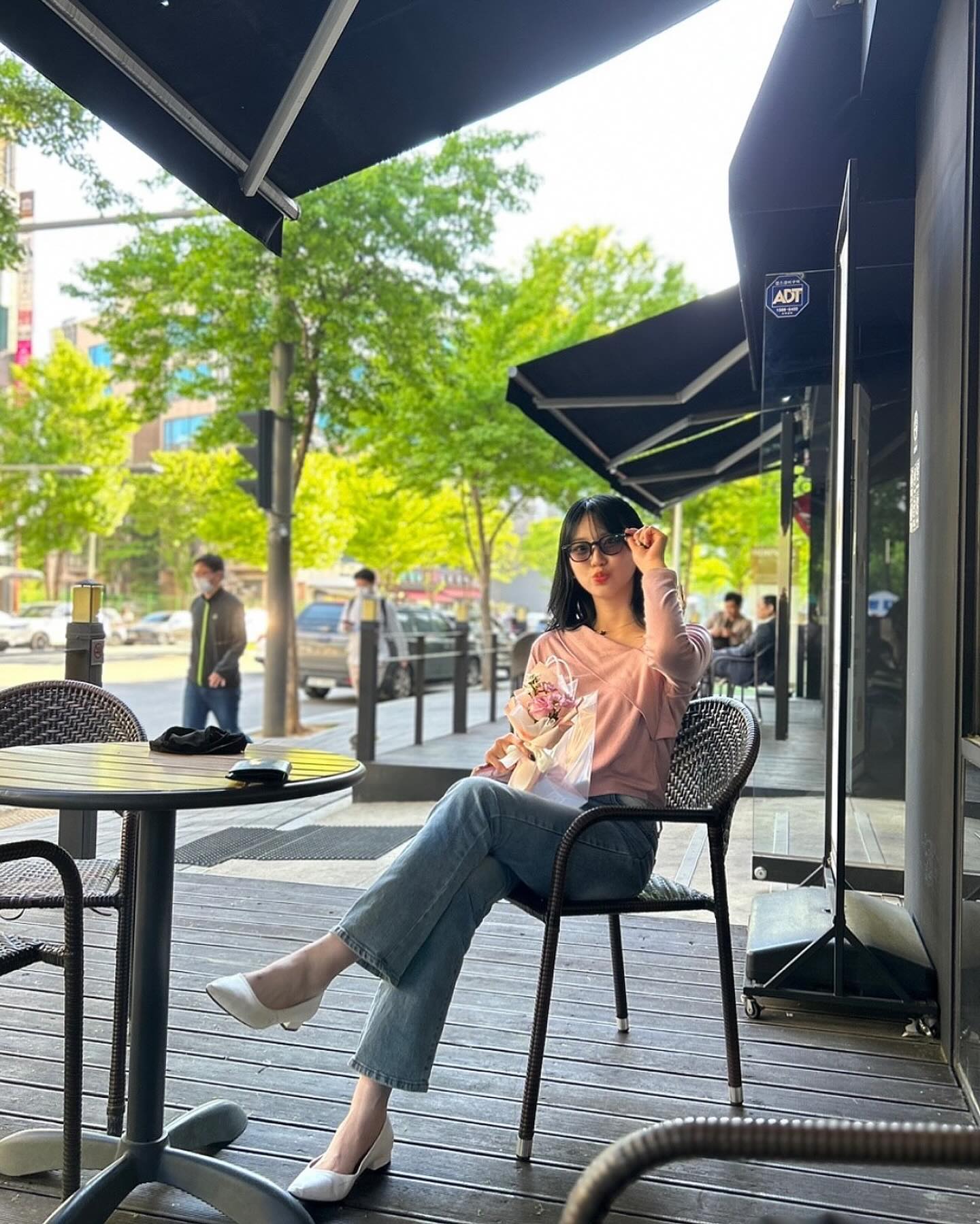 수정언니한테 받은 꽃이랑💐🤍
그와중에 선글라스 완전 내꺼하고 싶어