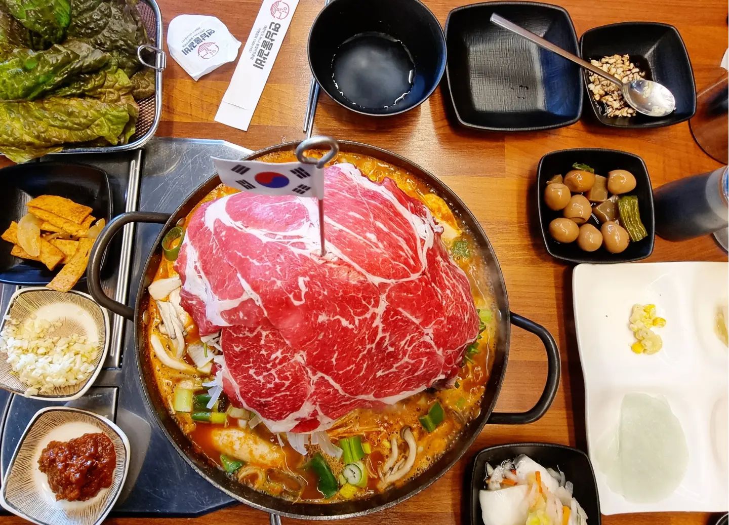 친구들이랑 갔다가 맛있게 먹고 와서
고기도 좋아하고 샤브샤브 좋아하는 
아이들과 또 간 맛집
#양산동맛집
#연남물갈비

🩵💛💜❤️💚💙🧡🩷🩶
얼큰한 국물은 매운맛 조절이 가능해서 취향대로 고르고
푸짐한 야채랑 샤브고기,갈비까지 
맛 볼수 있는곳
 #광주물갈비
#광주북구맛집
#광주고기맛집
#광주물갈비맛집
#광주고기
 

고기랑 갈비,야채까지 
든든한 한끼 식사로도 좋지만
얼큰한 국물에 술안주로도 좋아요
#양산동맛집추천
#광주북구물갈비
#양산동고기맛집
#광주북구맛집추천
#광주북구고기집
#광주북구고기집추천

물갈비랑 찰떡궁합 막국수!!
#광주데이트
#물갈비맛집

3명이서
물갈비2인에 막국수 먹고
볶음밥까지 먹으려고 했는데
라면사리까니 먹고
볶음밥은 패스~~
#연남물갈비광주양산점 

맛있고 가성비 좋은
연남물갈비
맛있게 잘 먹었습니다

➡️ 광주 북구 양산로 63 1층

➡️영업시간 오전 11시~ 오후 10시