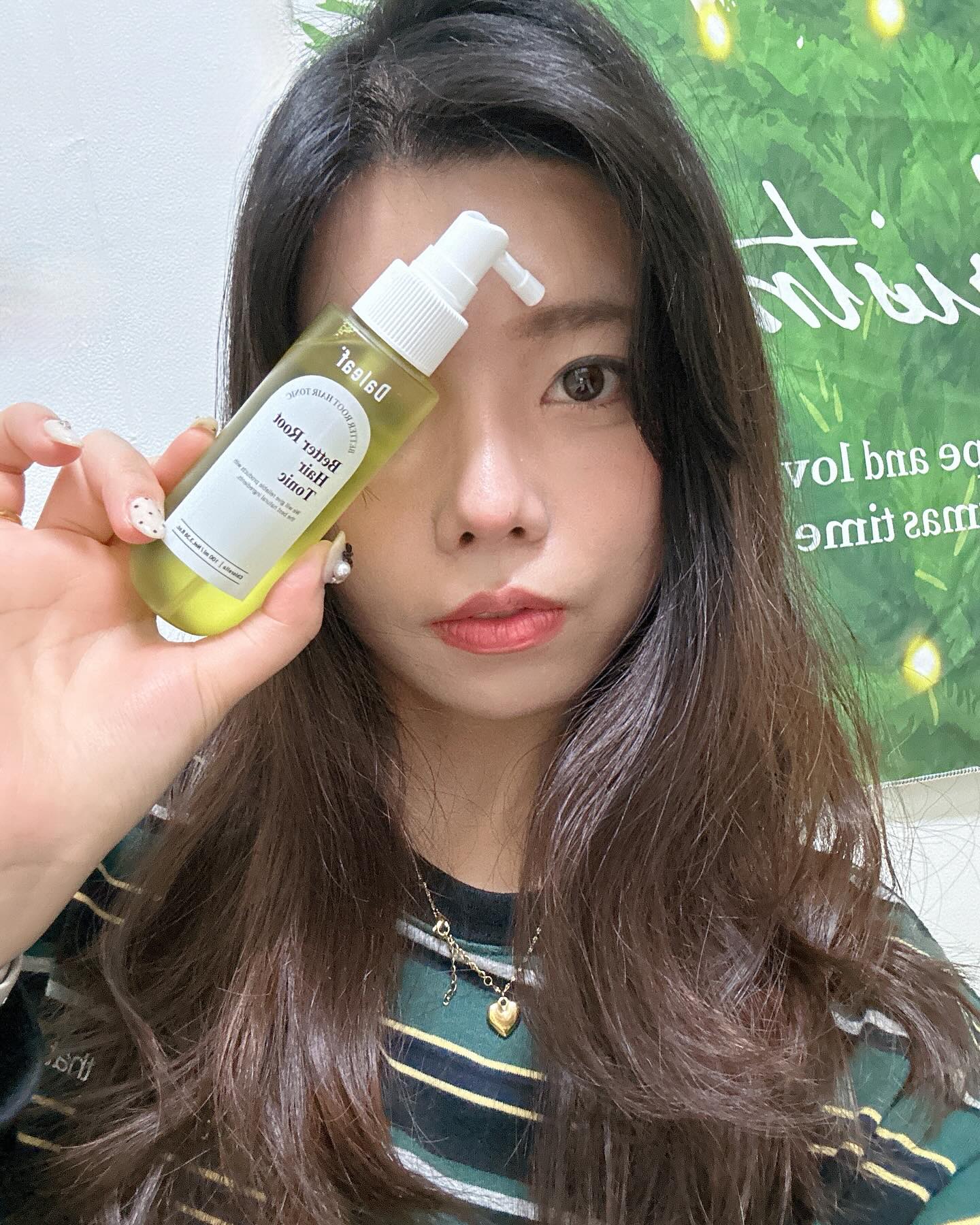 두피가 ㅜㅜ너무 민감해진거 같아서 
이제 헤어 토너는 필수가 된거같아요

내머리 ㅠㅜ 내가 잘 관리 해줄게 ㅠㅜ
슬픈 현실을 위해서 

달리프 헤어토닉과 함께합니다🖤

#달리트헤어토닉 #헤어토닉#올리브영
#달리프 #daleaf #ダリーフ #달리프헤어토닉 #탈모케어 #탈모헤어토닉 #헤어토닉 #두피영양제 #두피진정 #비건화장품 #올리브영추천 #헤어토닉추천 #올영픽 #10월올영픽 #올리브영할인 #올리브영 #달리프괄사 #올리브영괄사
=======
daleaf_korea