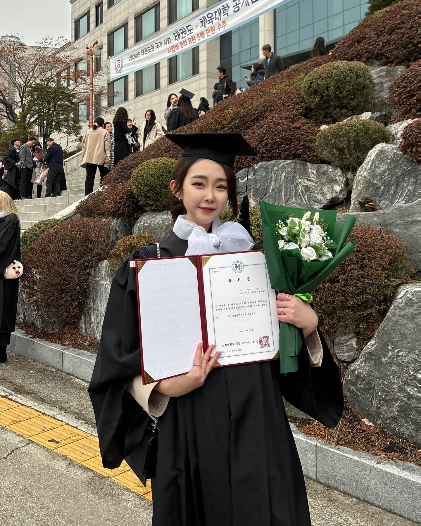 신한 , Good bye 🎓 ♥️

#졸업 #졸업식 #졸업사진 #24년