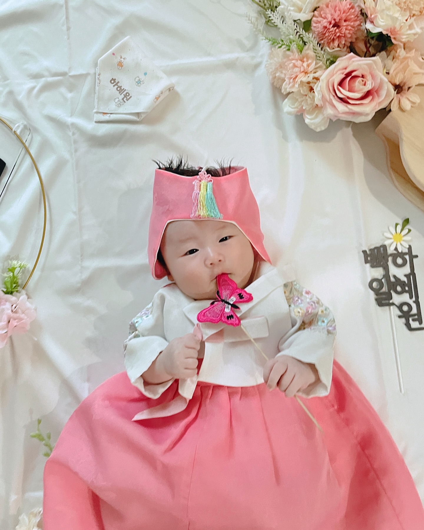 #혜원이 #백일 #백일상 #추석 #세로 #사진 
.
.
.
.
.
.
.
#오구오구 #아이돌 #나비 #가족 #엄마 #한복 #추석 #아기한복 #아기 #애기한복 #사랑해 #사랑해요 #육아 #집 #아기옷 #유잼 #잼 #아기 #아기키우기 #케이크 #살인미소 #저고리 #손발조형물 #송편 #수수팥떡 #우리딸