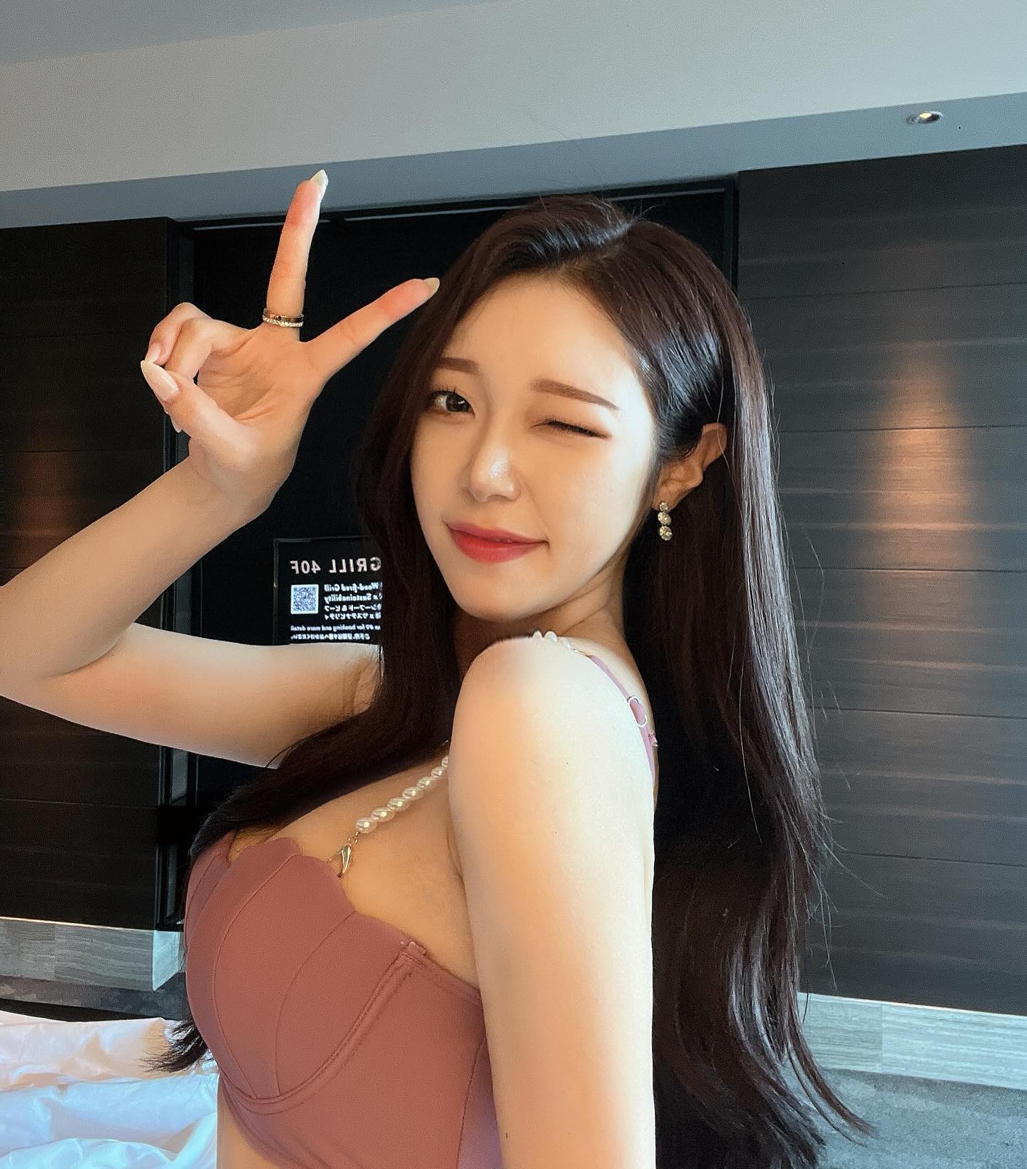 나 요즘 윙크 많이 하네-.<